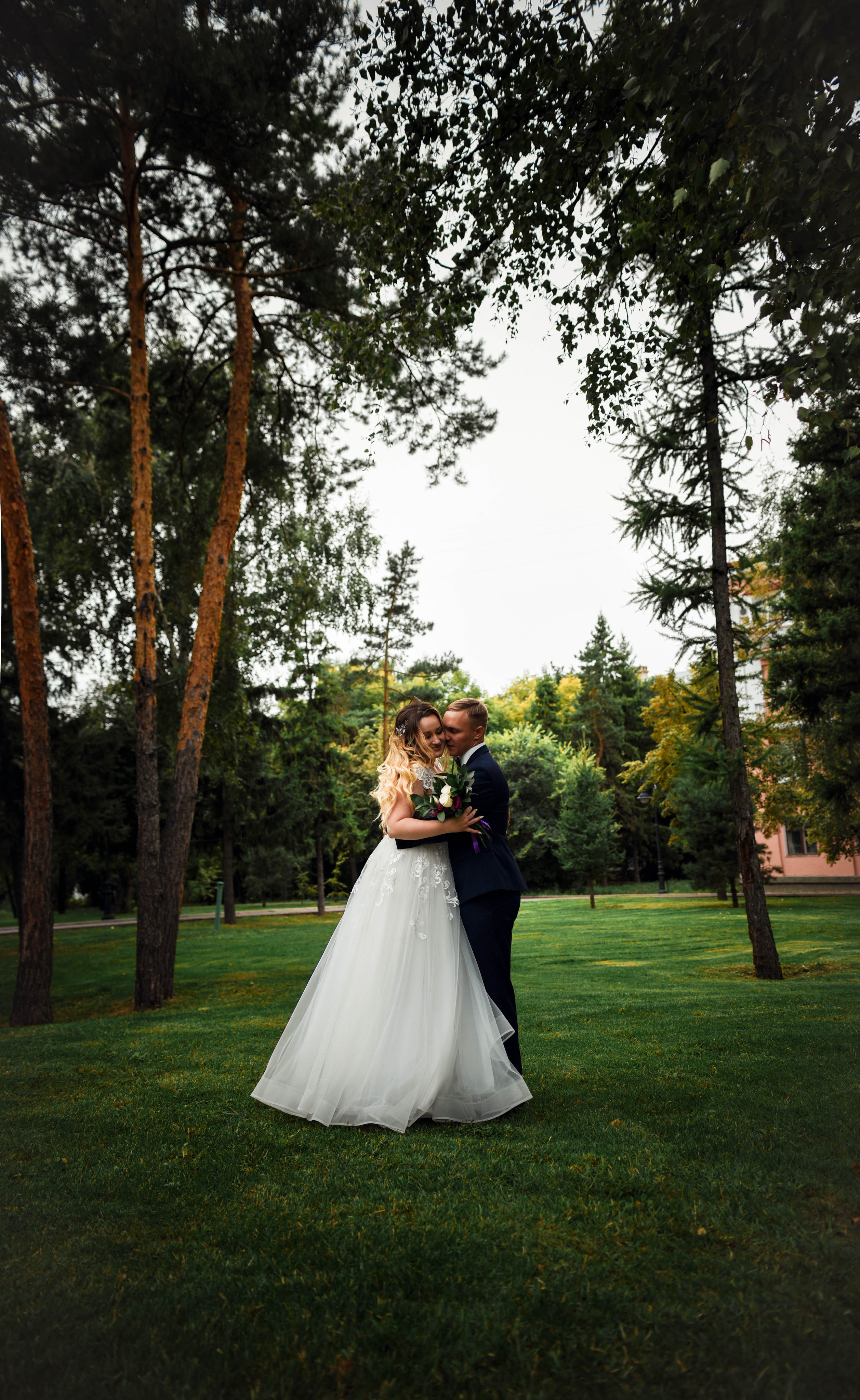 Летняя серия кадров с прогулки Александра и Юлии. Свадебный, семейный, детский, контент фотограф в Омске Максим Ильин