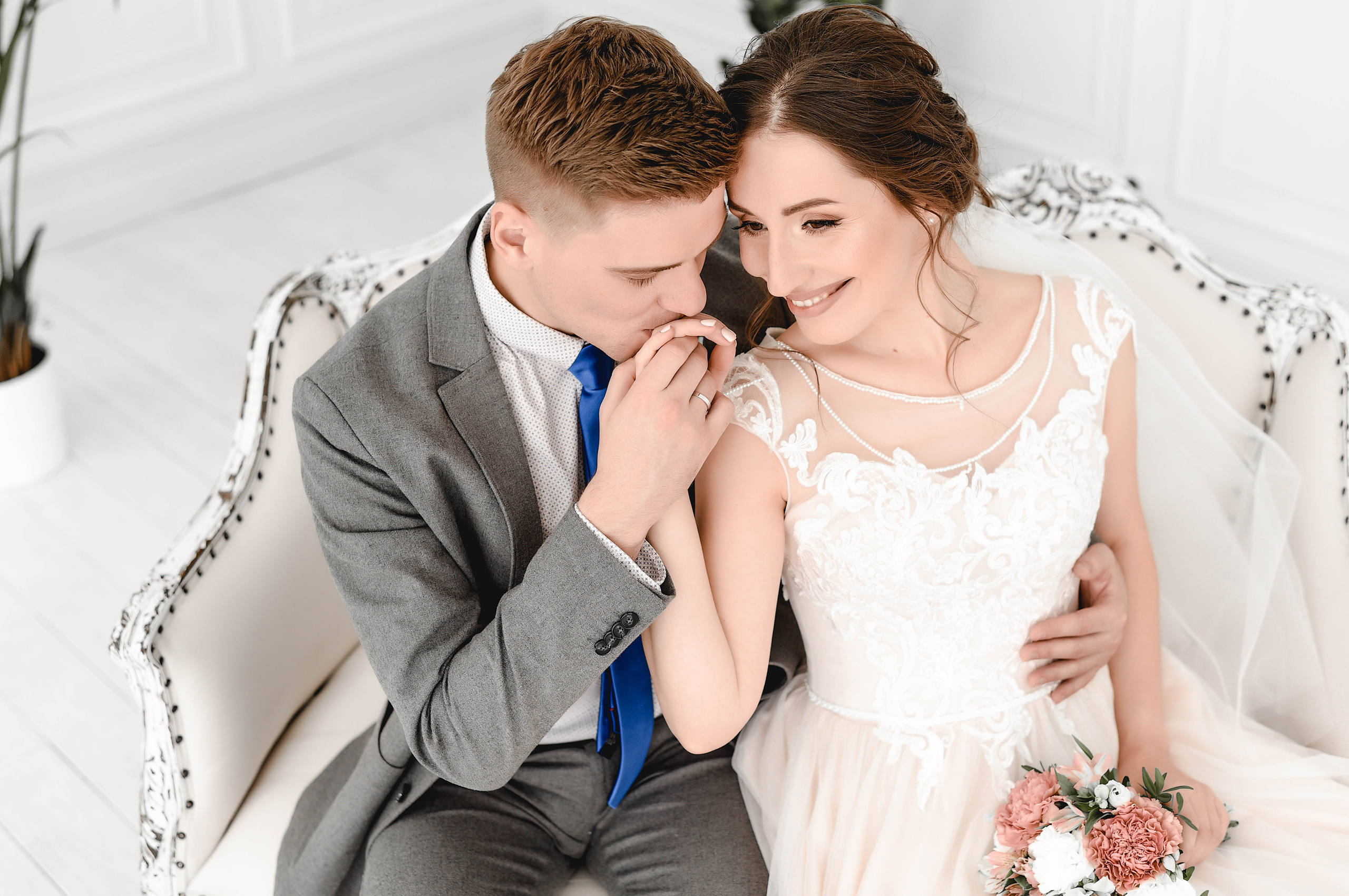 Красивая и нежная студийная серия Коли и Оли. Свадебный, семейный, детский, контент фотограф в Омске Максим Ильин