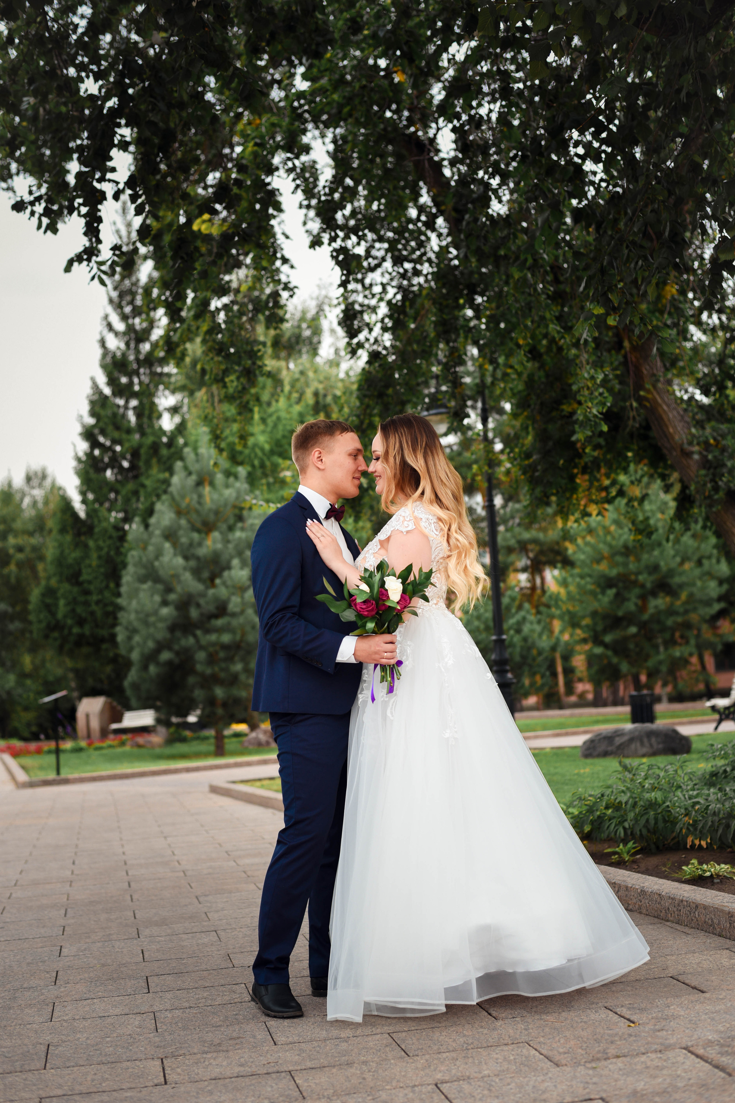 Летняя серия кадров с прогулки Александра и Юлии. Свадебный, семейный, детский, контент фотограф в Омске Максим Ильин