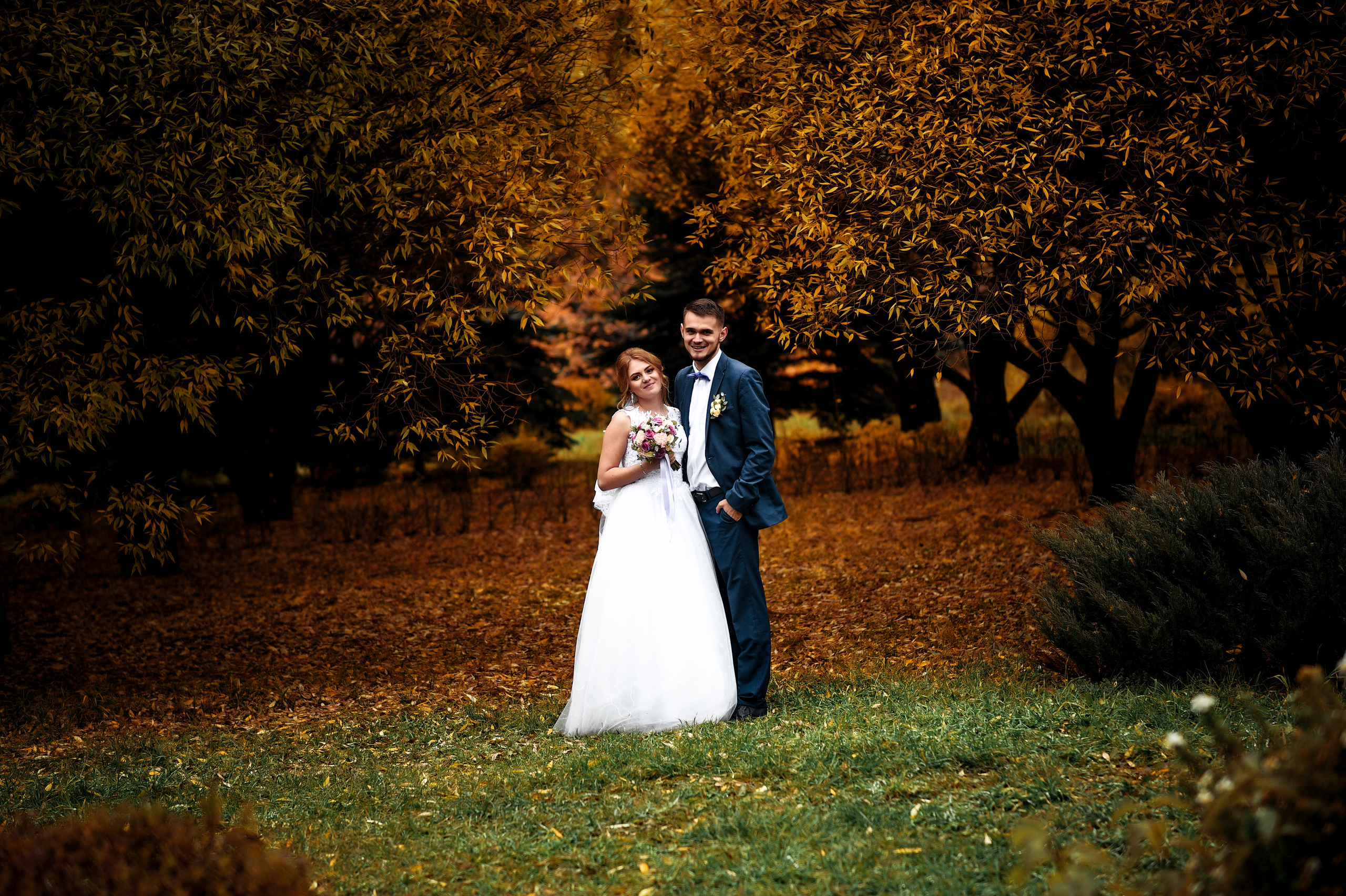 Осенняя свадебная серия Александра и Кристины. Свадебный, семейный, детский, контент фотограф в Омске Максим Ильин