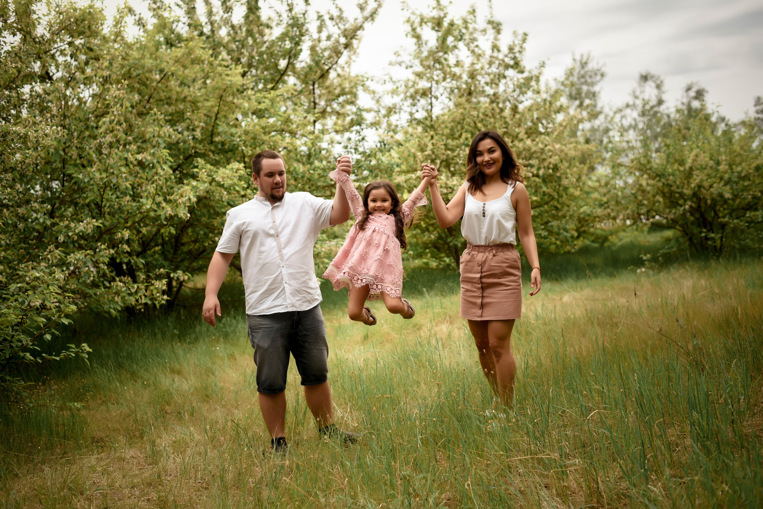 Прогулочные семейные, детские, индивидуальные фотосессии. Свадебный, семейный, детский, контент фотограф в Омске Максим Ильин