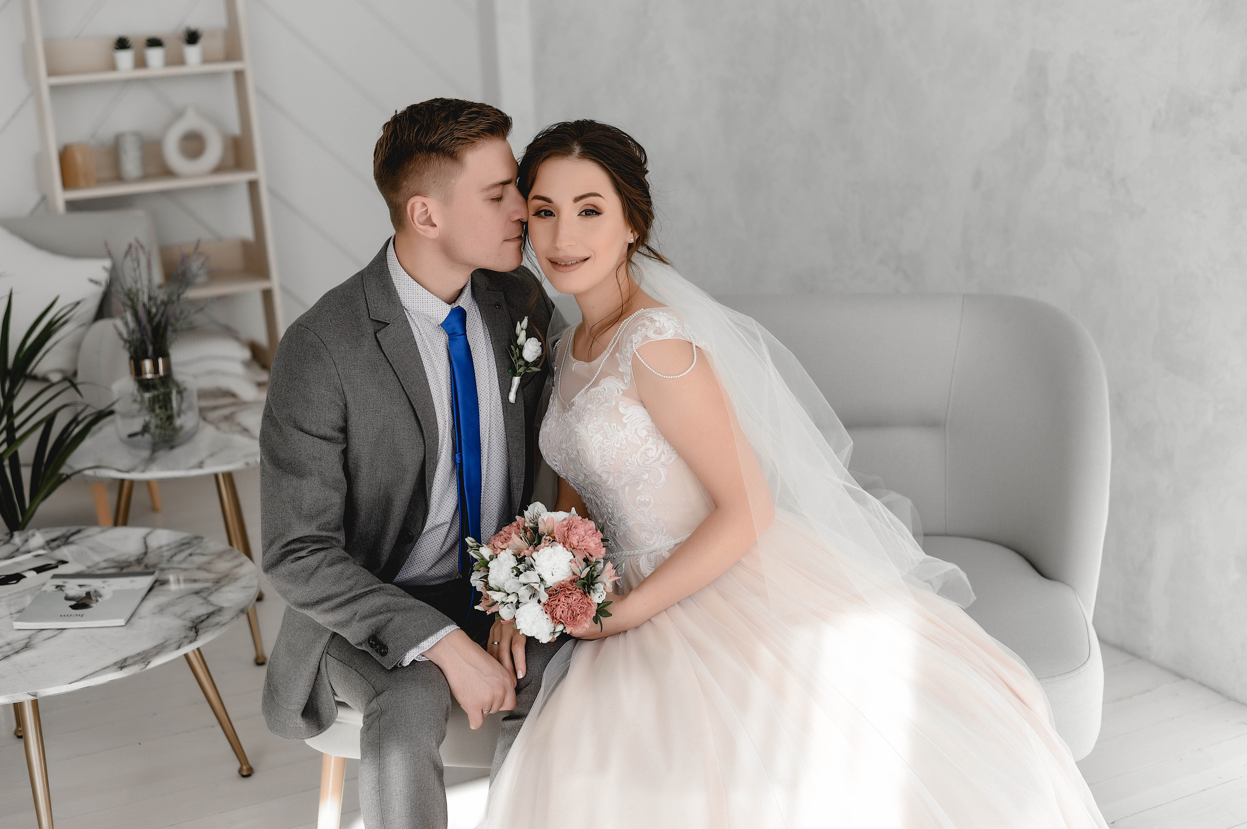 Красивая и нежная студийная серия Коли и Оли. Свадебный, семейный, детский, контент фотограф в Омске Максим Ильин