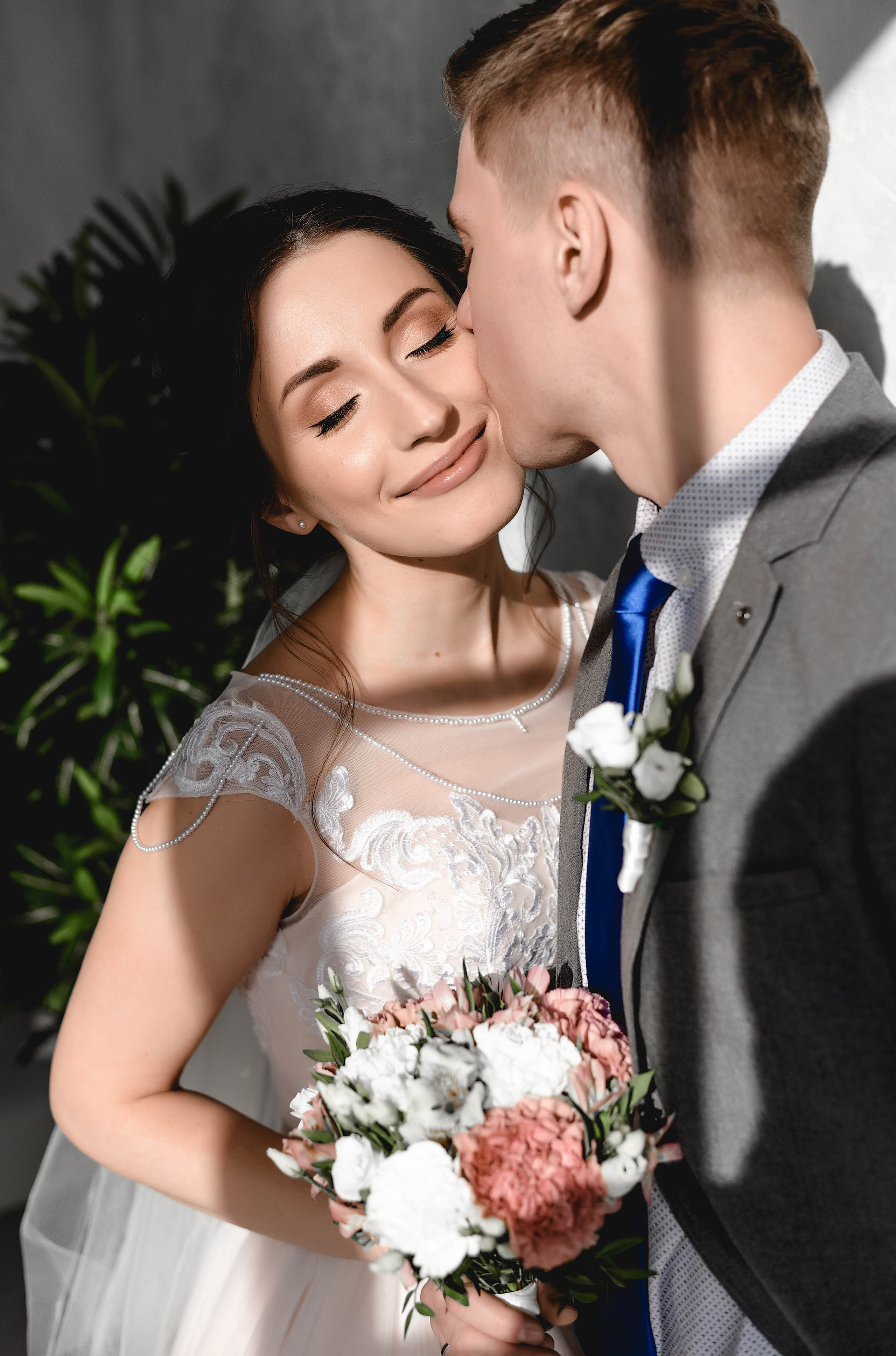 Красивая и нежная студийная серия Коли и Оли. Свадебный, семейный, детский, контент фотограф в Омске Максим Ильин