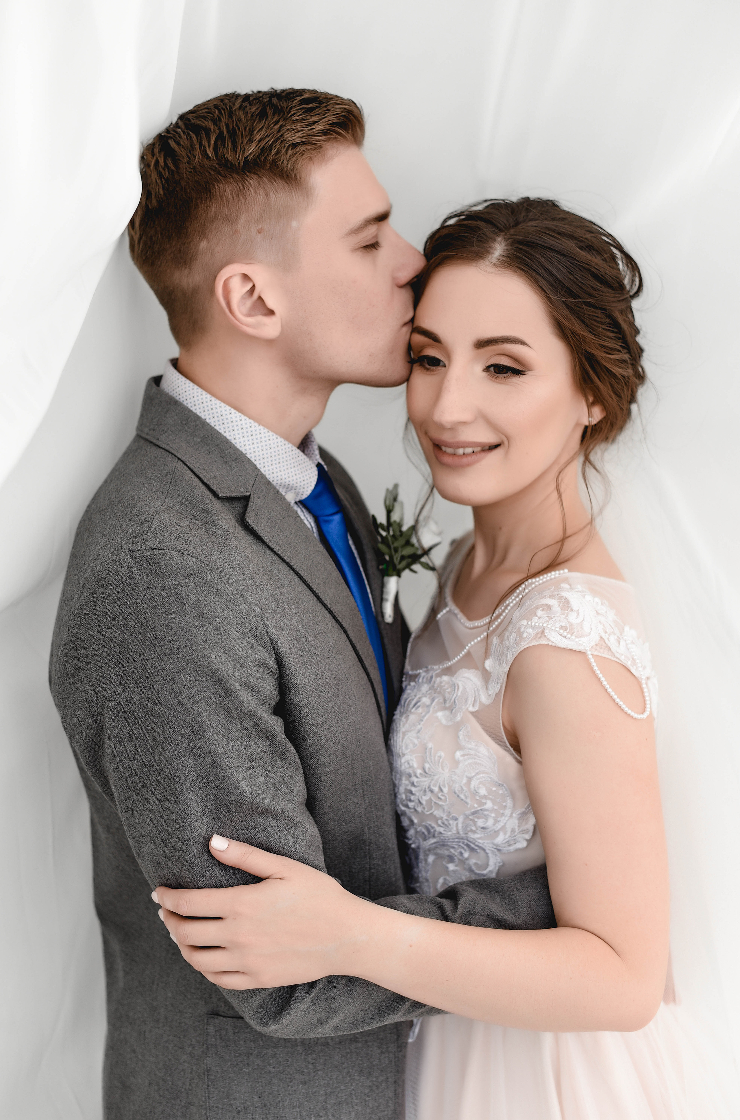 Красивая и нежная студийная серия Коли и Оли. Свадебный, семейный, детский, контент фотограф в Омске Максим Ильин