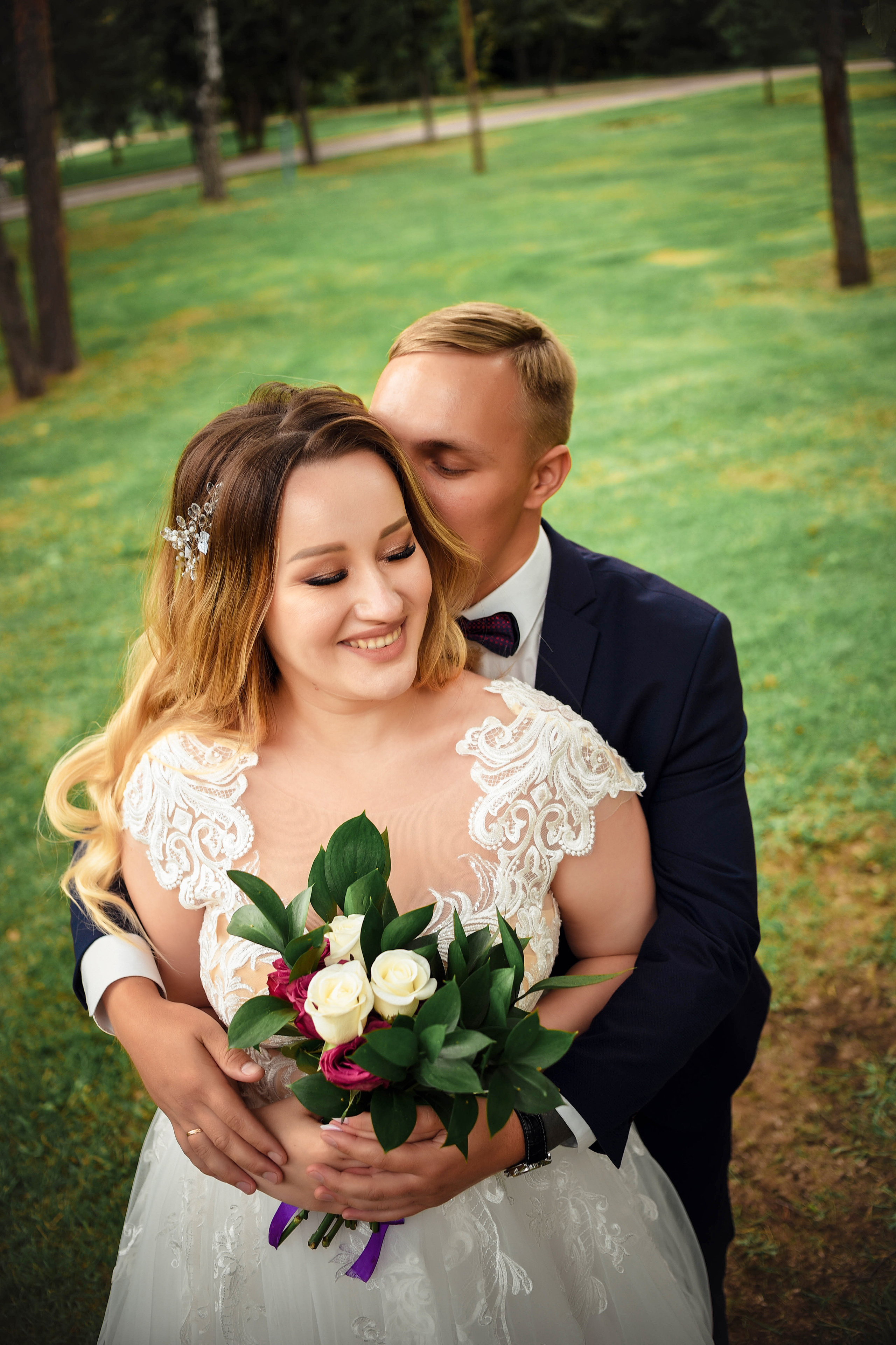 Летняя серия кадров с прогулки Александра и Юлии. Свадебный, семейный, детский, контент фотограф в Омске Максим Ильин