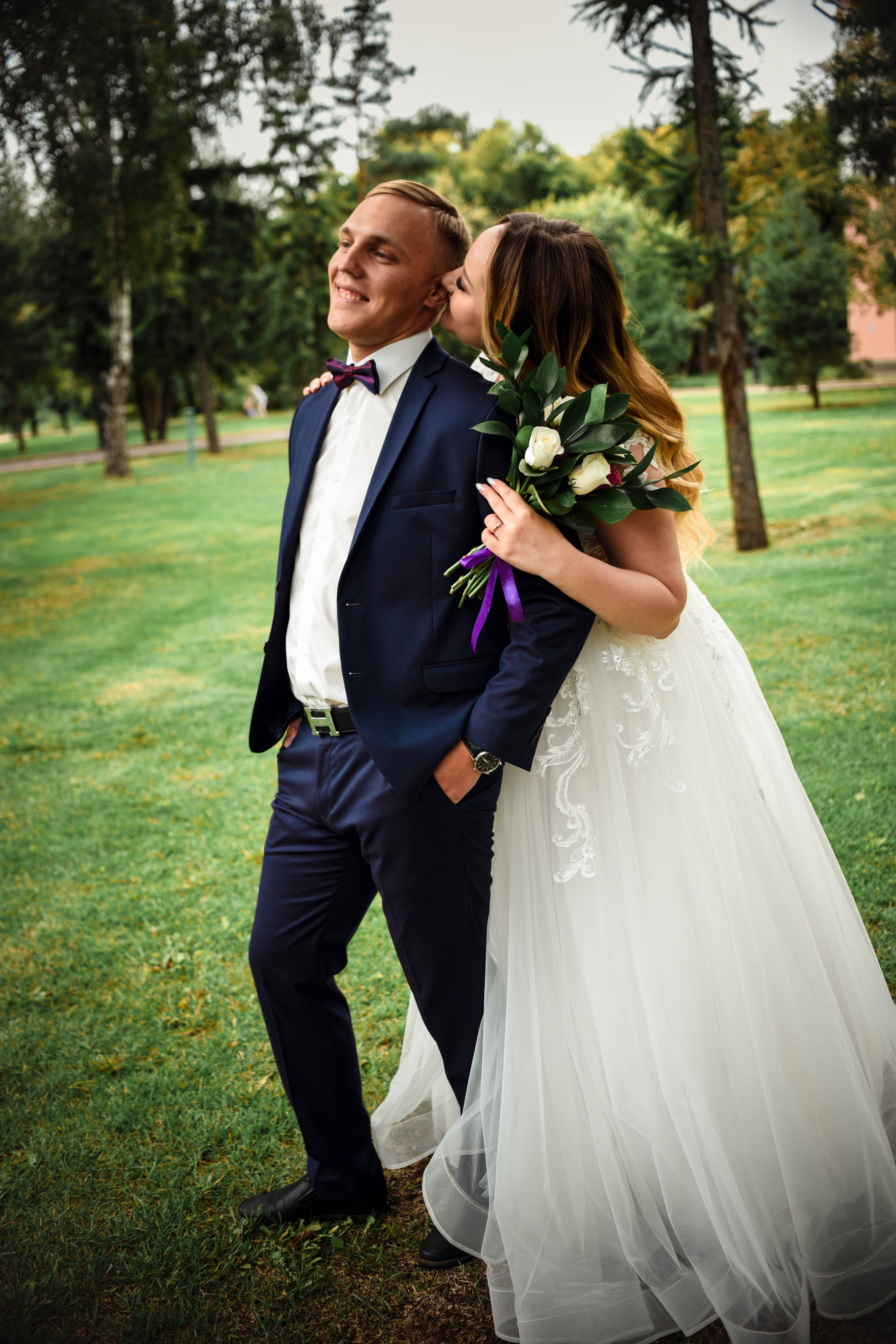 Летняя серия кадров с прогулки Александра и Юлии. Свадебный, семейный, детский, контент фотограф в Омске Максим Ильин