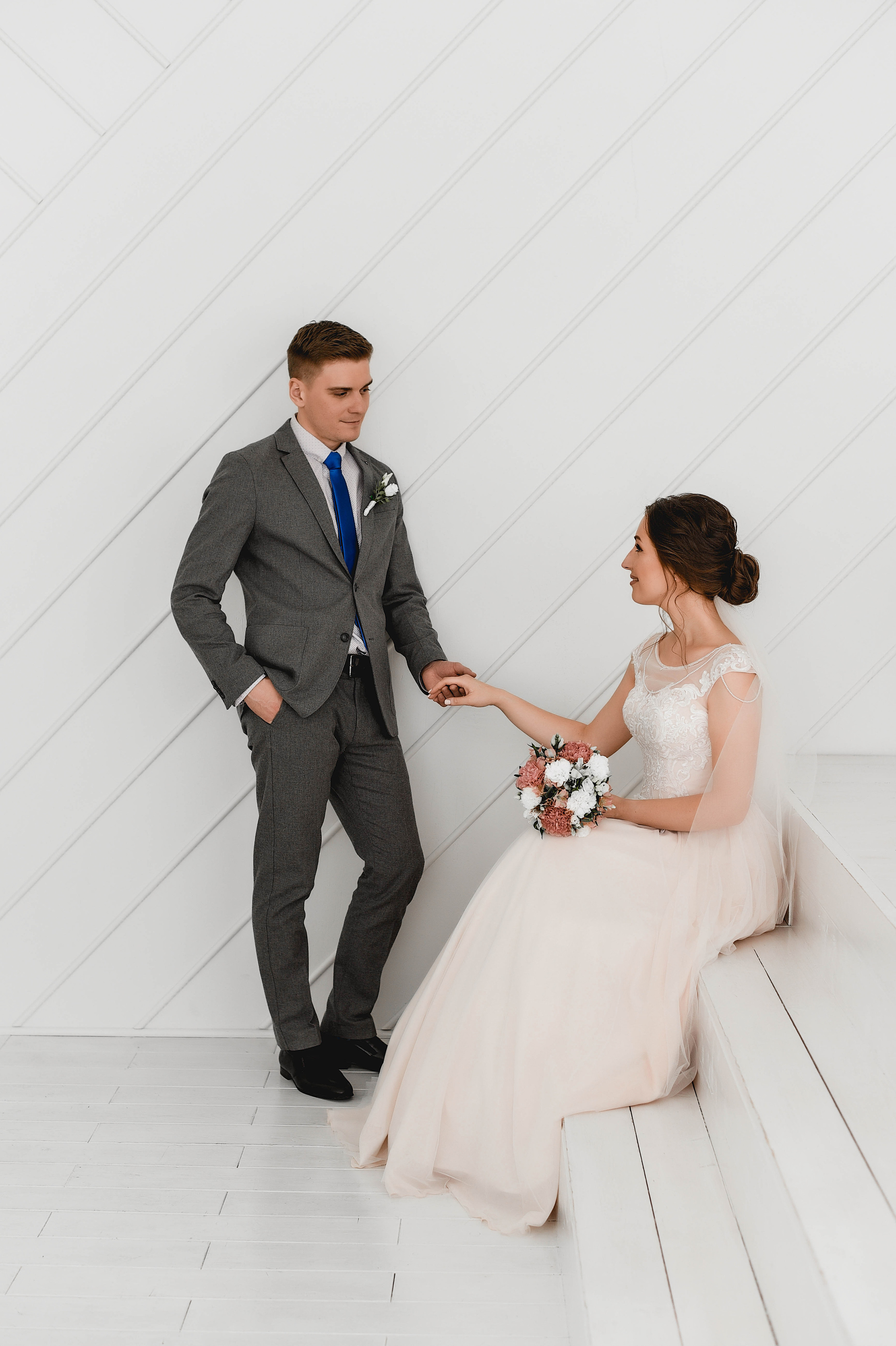 Красивая и нежная студийная серия Коли и Оли. Свадебный, семейный, детский, контент фотограф в Омске Максим Ильин