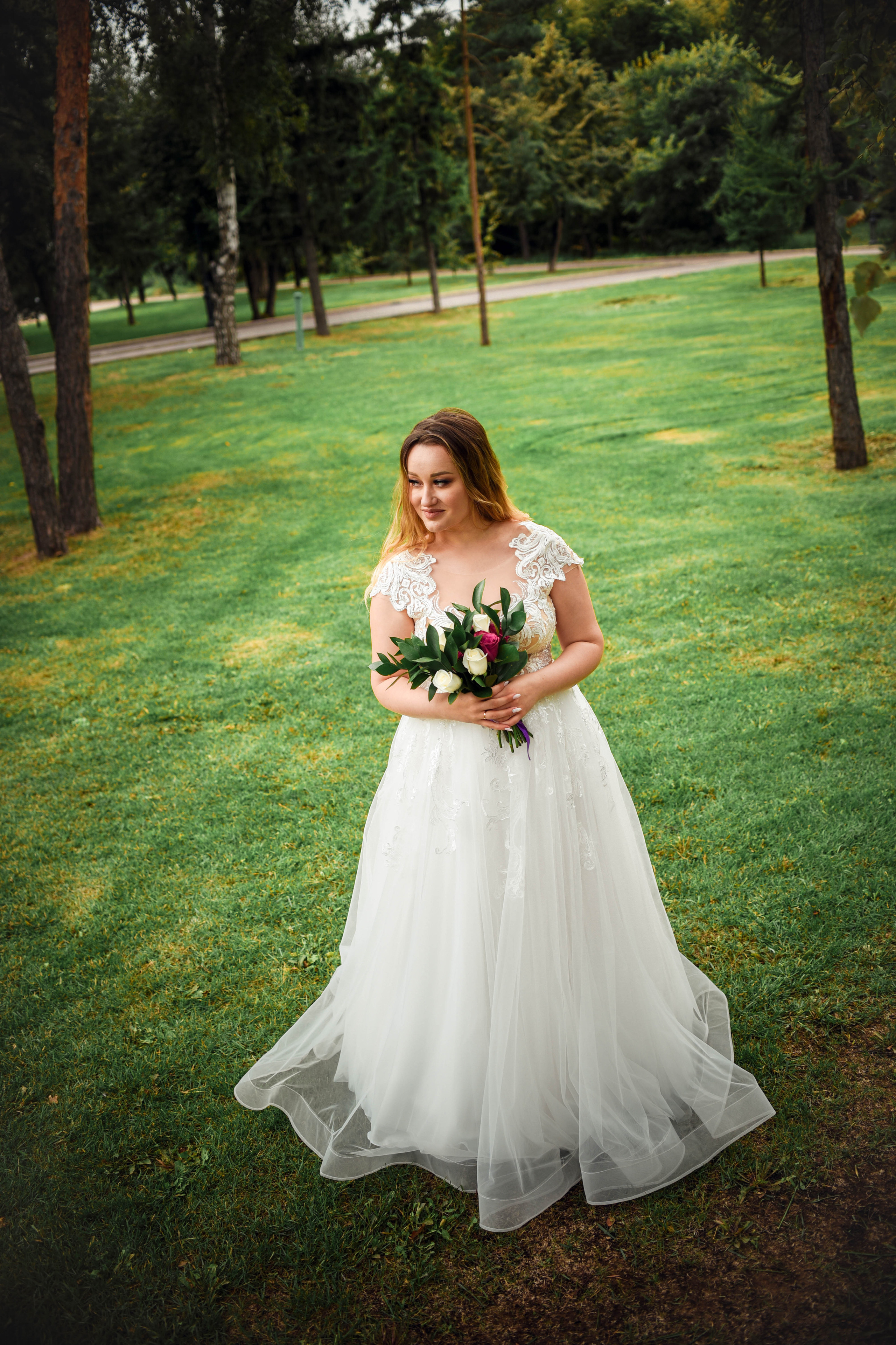 Летняя серия кадров с прогулки Александра и Юлии. Свадебный, семейный, детский, контент фотограф в Омске Максим Ильин