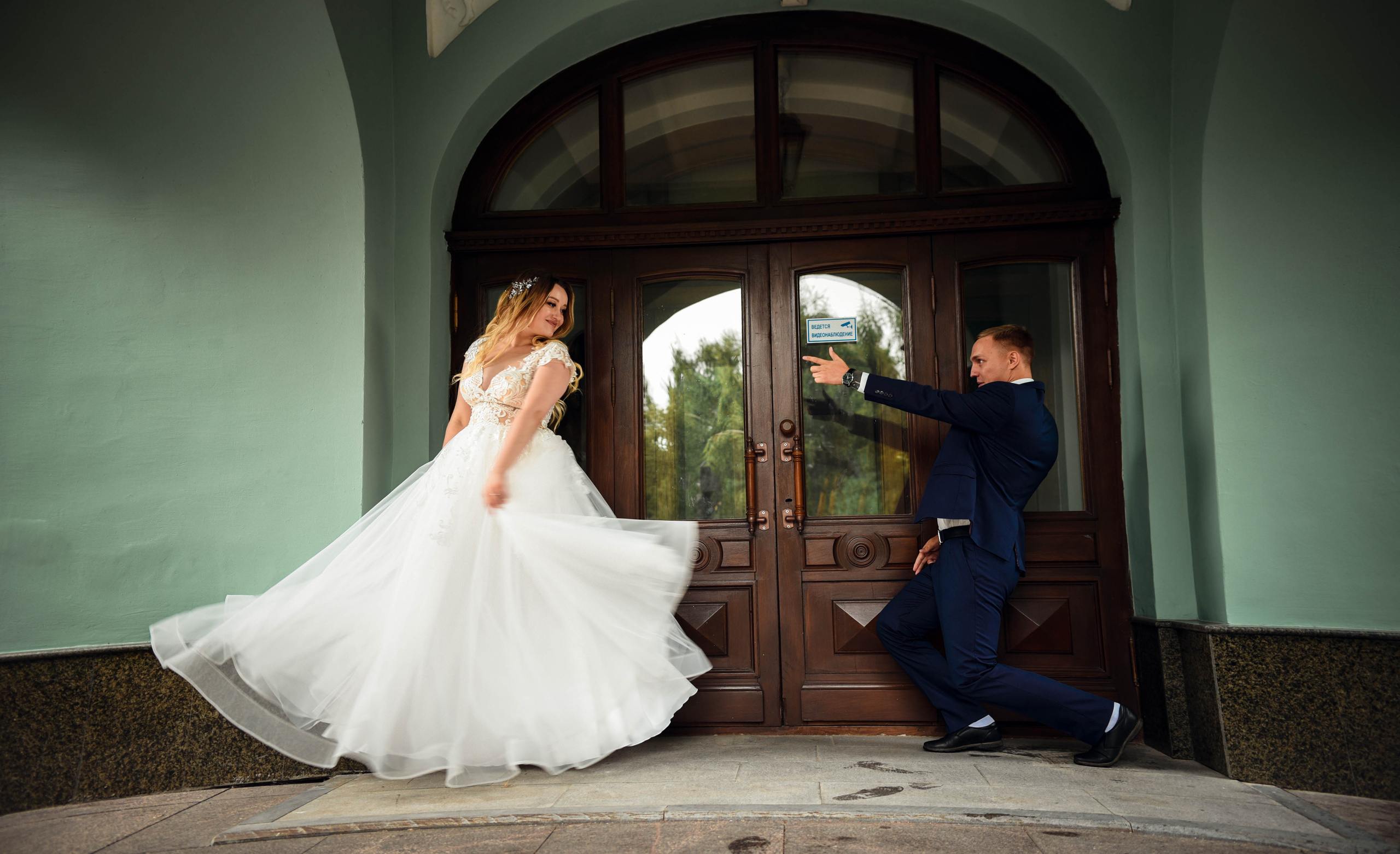 Летняя серия кадров с прогулки Александра и Юлии. Свадебный, семейный, детский, контент фотограф в Омске Максим Ильин