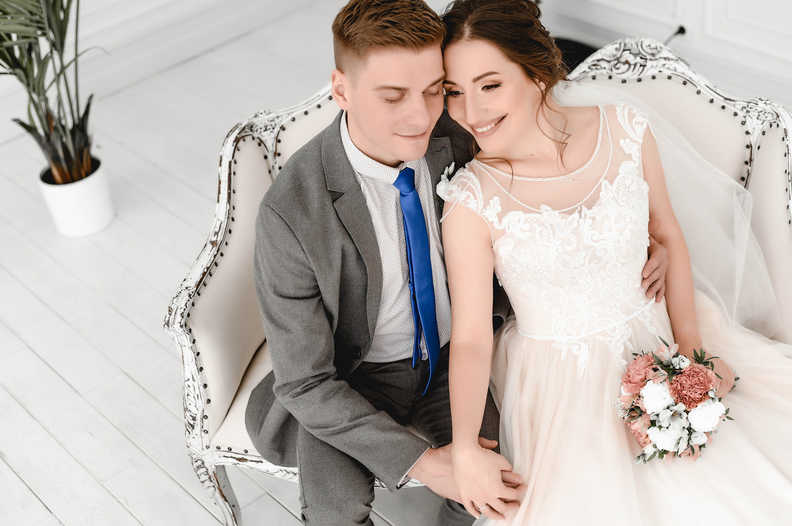 Красивая и нежная студийная серия Коли и Оли. Свадебный, семейный, детский, контент фотограф в Омске Максим Ильин