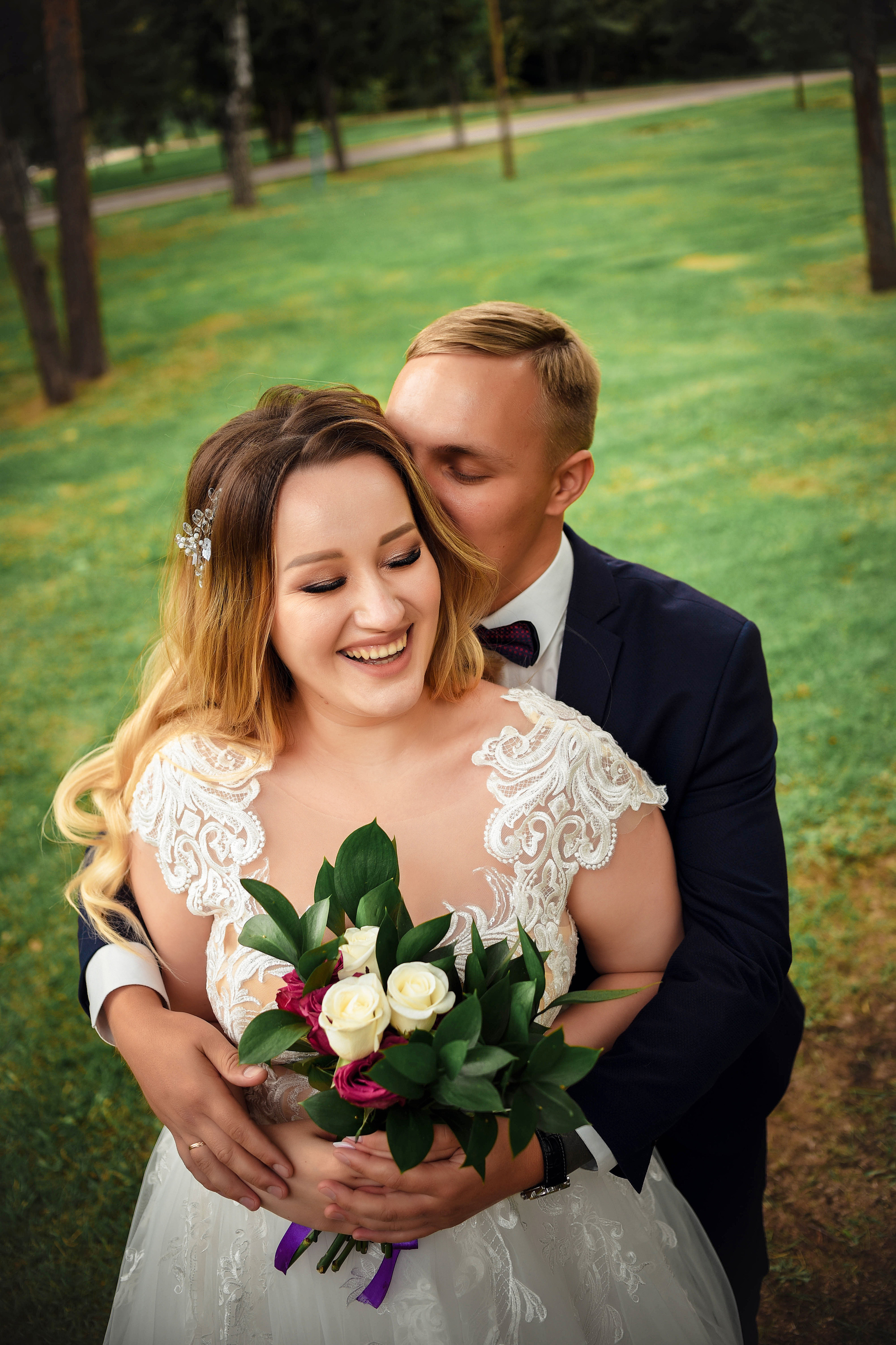 Летняя серия кадров с прогулки Александра и Юлии. Свадебный, семейный, детский, контент фотограф в Омске Максим Ильин