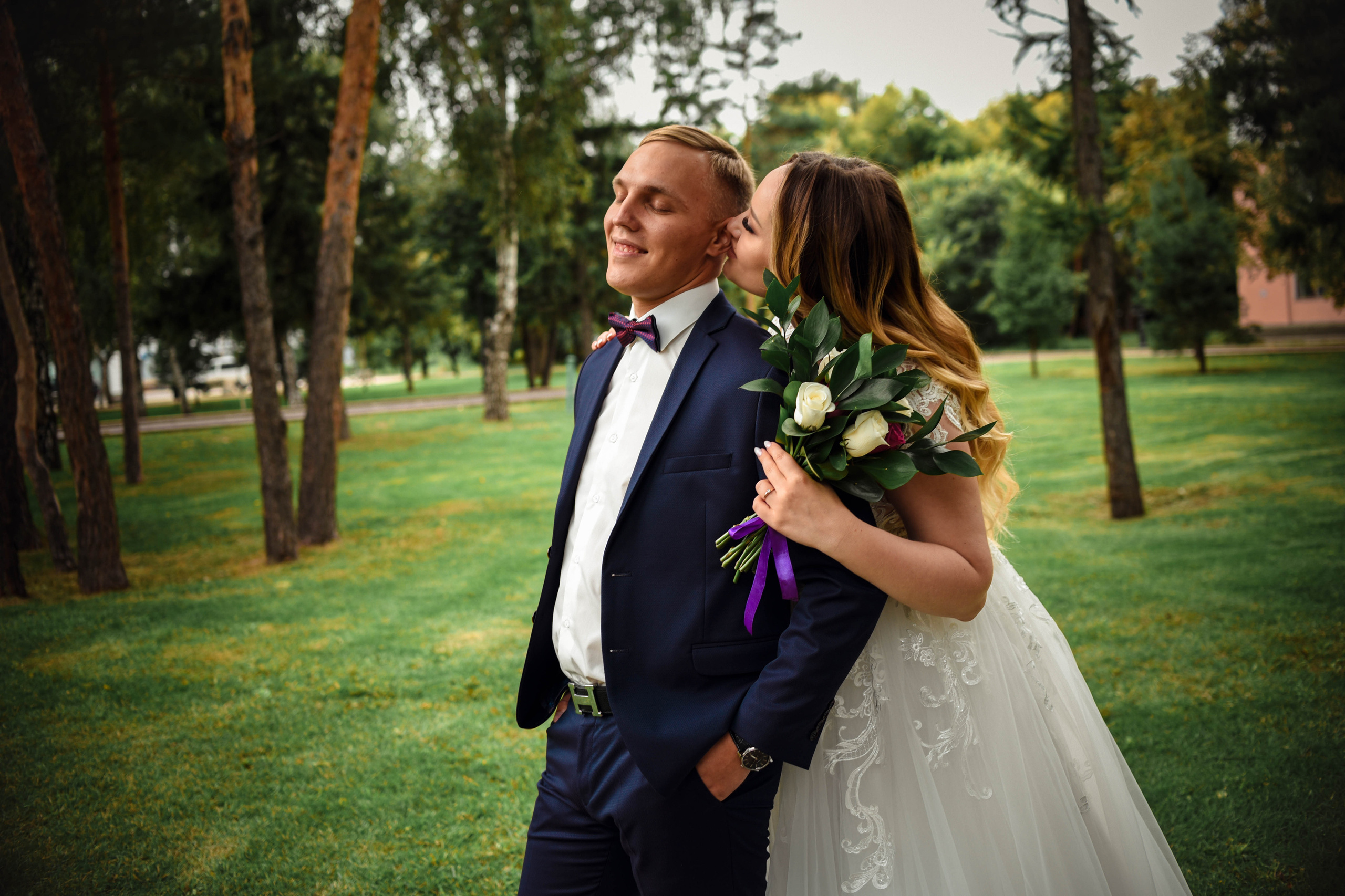 Летняя серия кадров с прогулки Александра и Юлии. Свадебный, семейный, детский, контент фотограф в Омске Максим Ильин