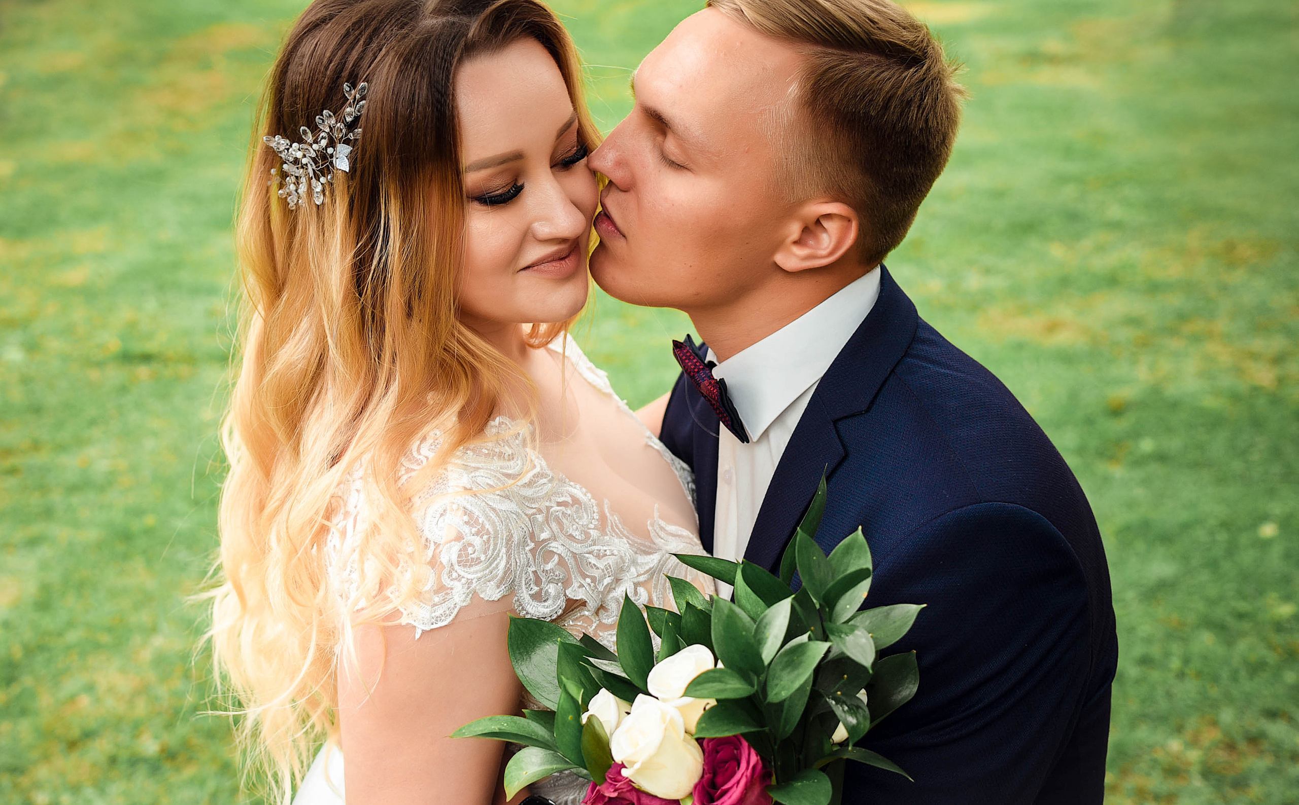 Летняя серия кадров с прогулки Александра и Юлии. Свадебный, семейный, детский, контент фотограф в Омске Максим Ильин