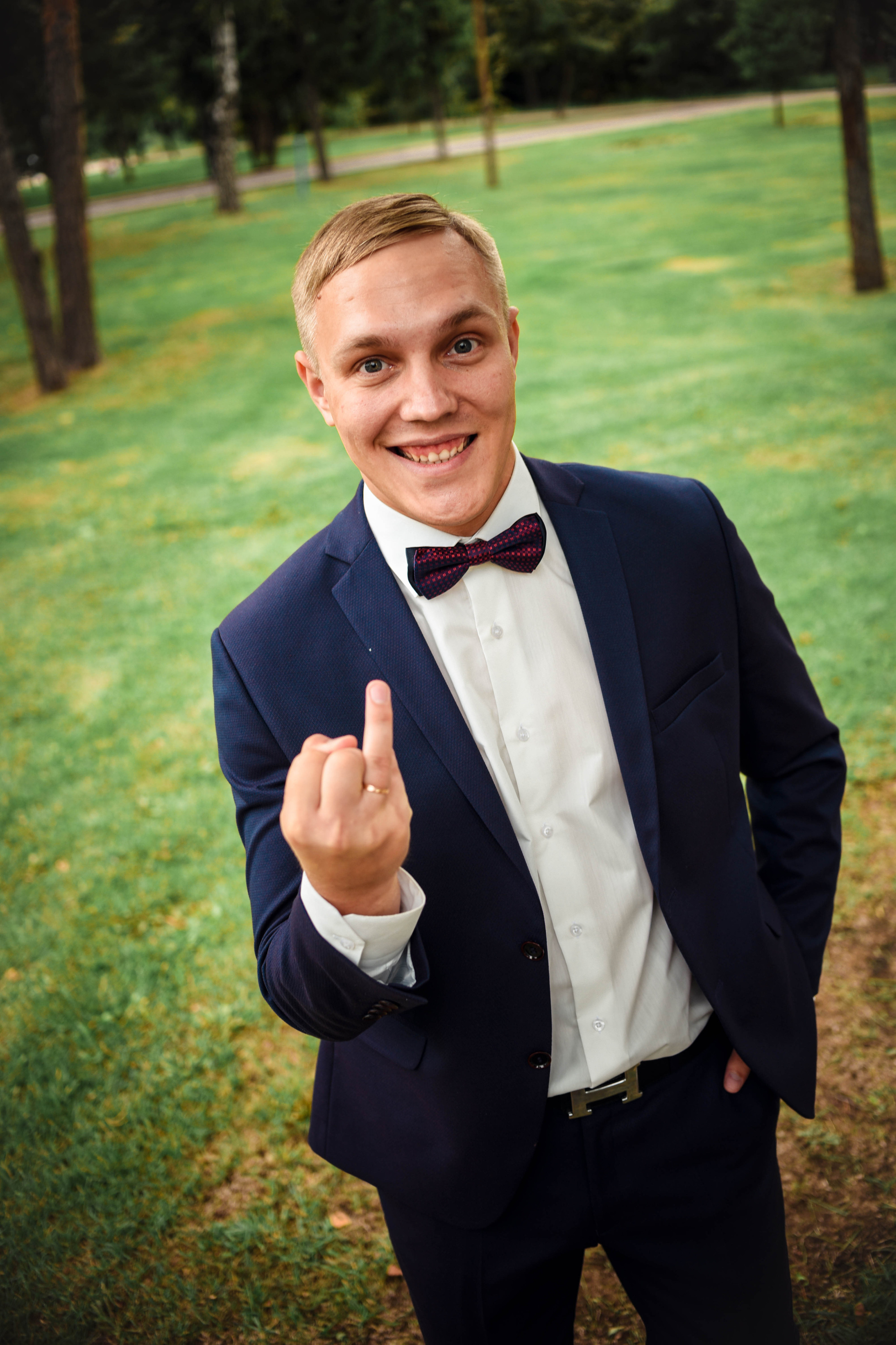 Летняя серия кадров с прогулки Александра и Юлии. Свадебный, семейный, детский, контент фотограф в Омске Максим Ильин