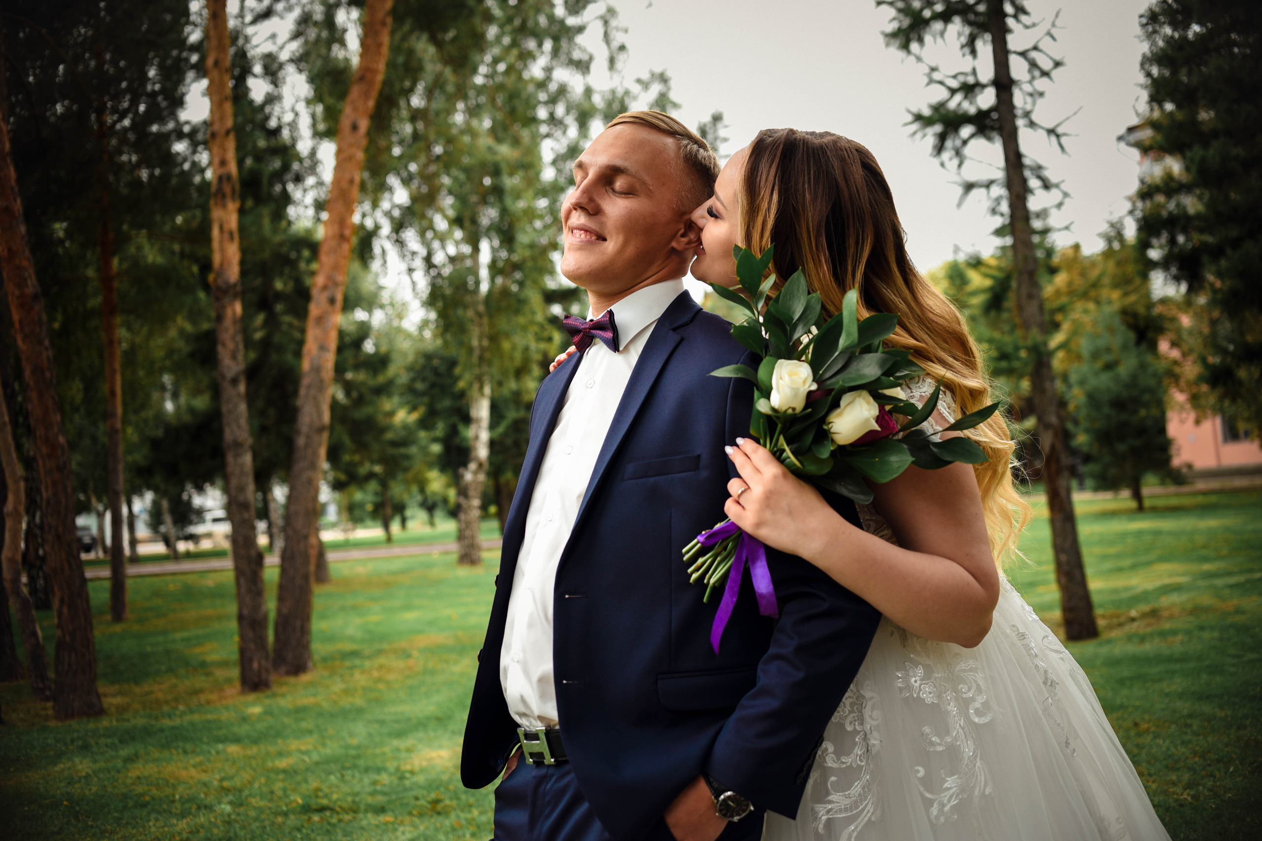 Летняя серия кадров с прогулки Александра и Юлии. Свадебный, семейный, детский, контент фотограф в Омске Максим Ильин