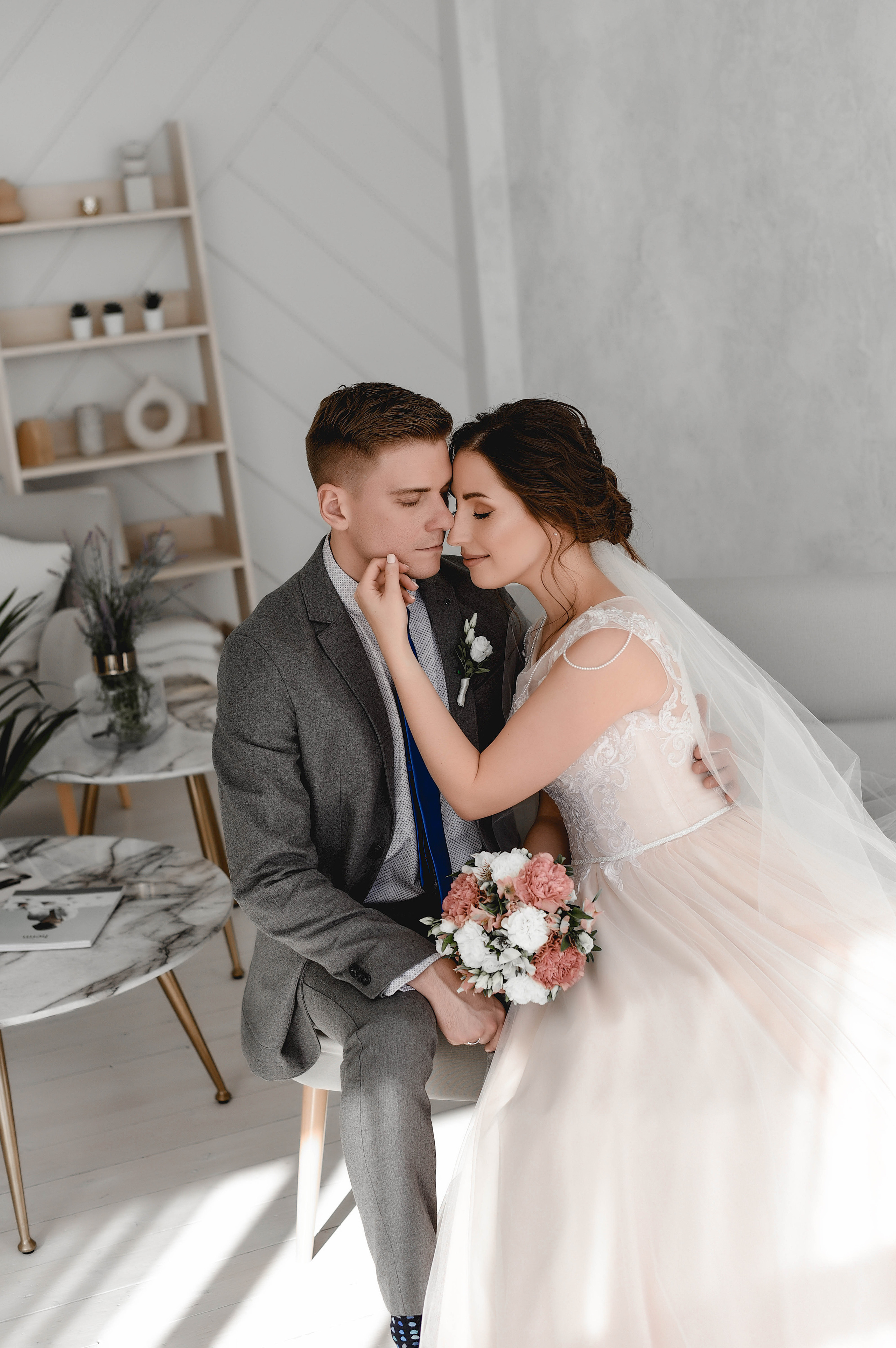 Красивая и нежная студийная серия Коли и Оли. Свадебный, семейный, детский, контент фотограф в Омске Максим Ильин