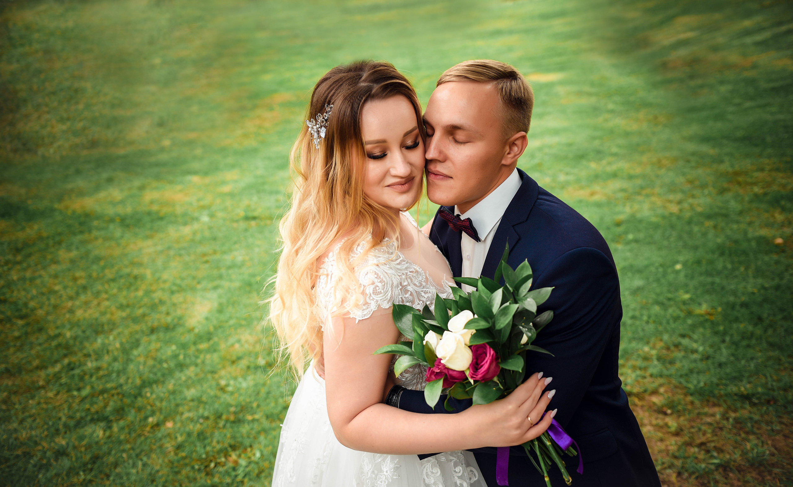 Летняя серия кадров с прогулки Александра и Юлии. Свадебный, семейный, детский, контент фотограф в Омске Максим Ильин