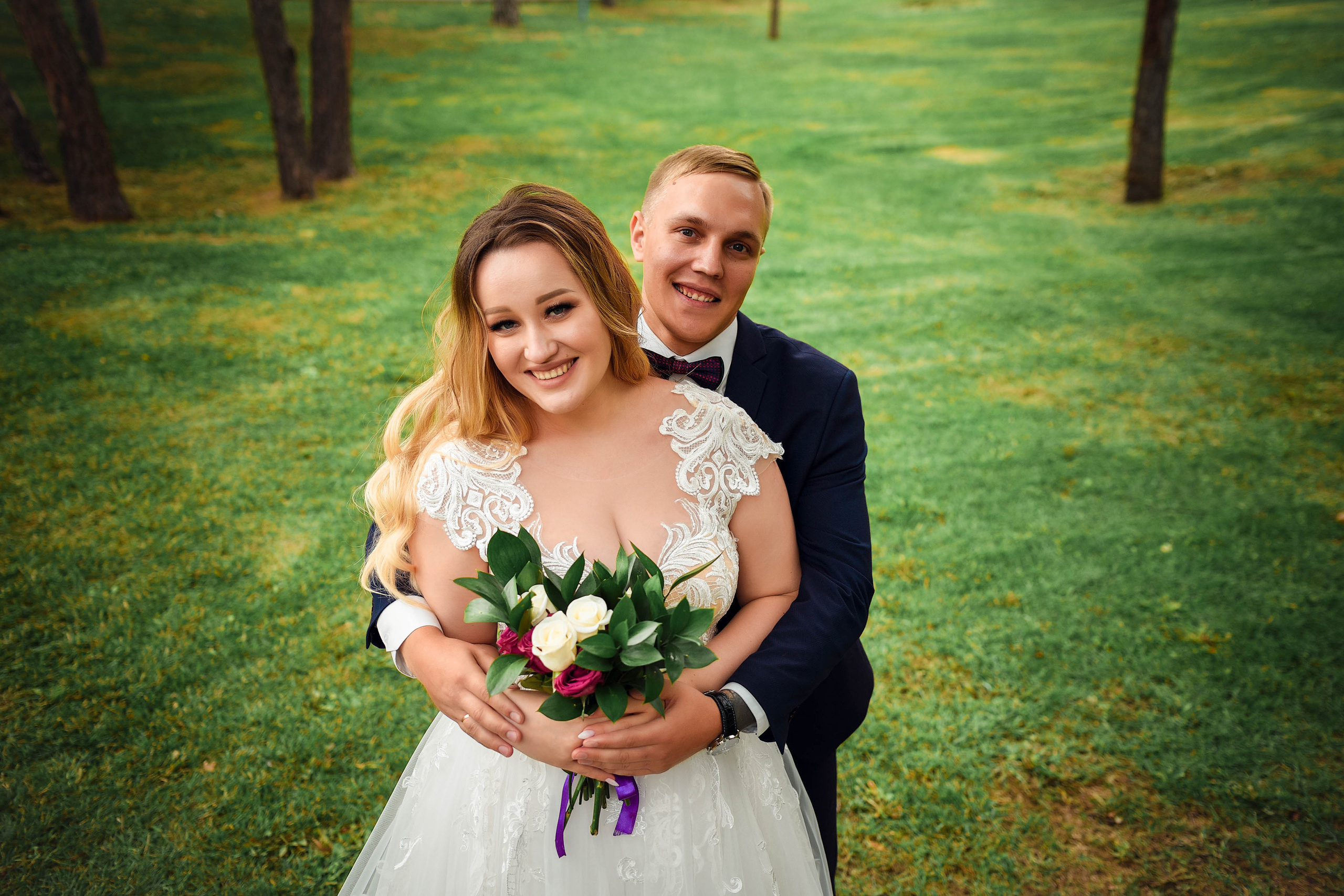 Летняя серия кадров с прогулки Александра и Юлии. Свадебный, семейный, детский, контент фотограф в Омске Максим Ильин