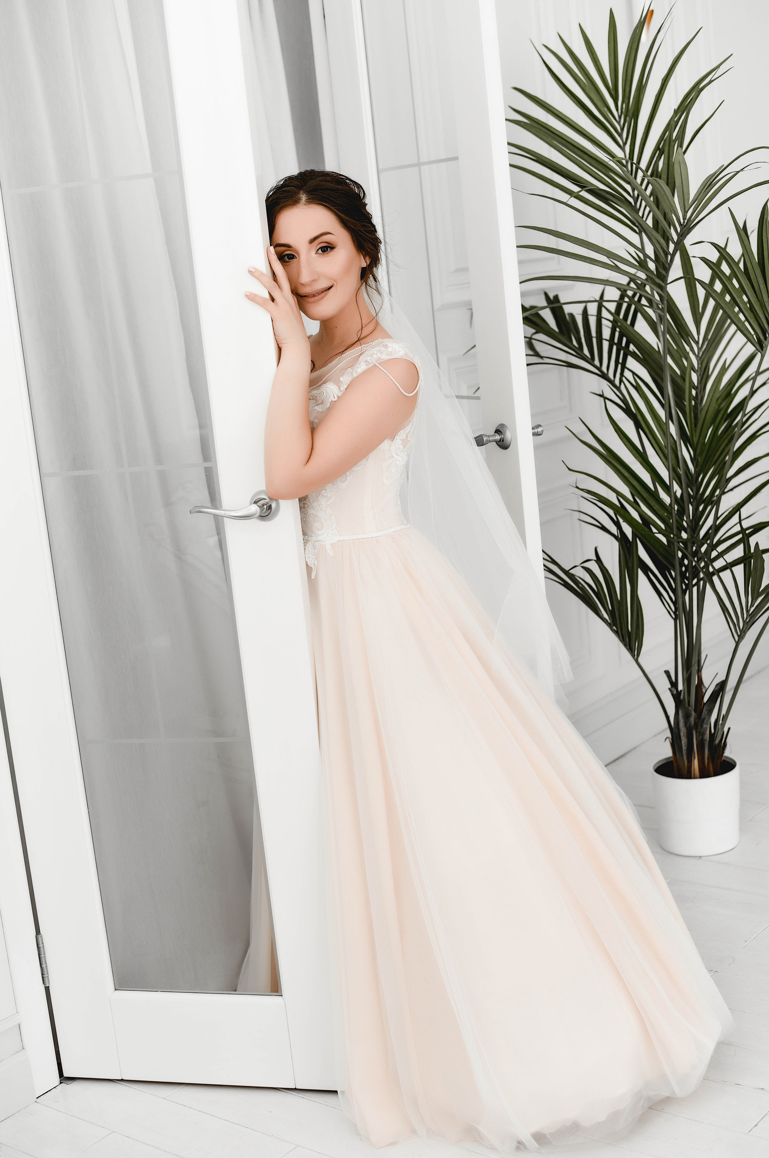 Красивая и нежная студийная серия Коли и Оли. Свадебный, семейный, детский, контент фотограф в Омске Максим Ильин