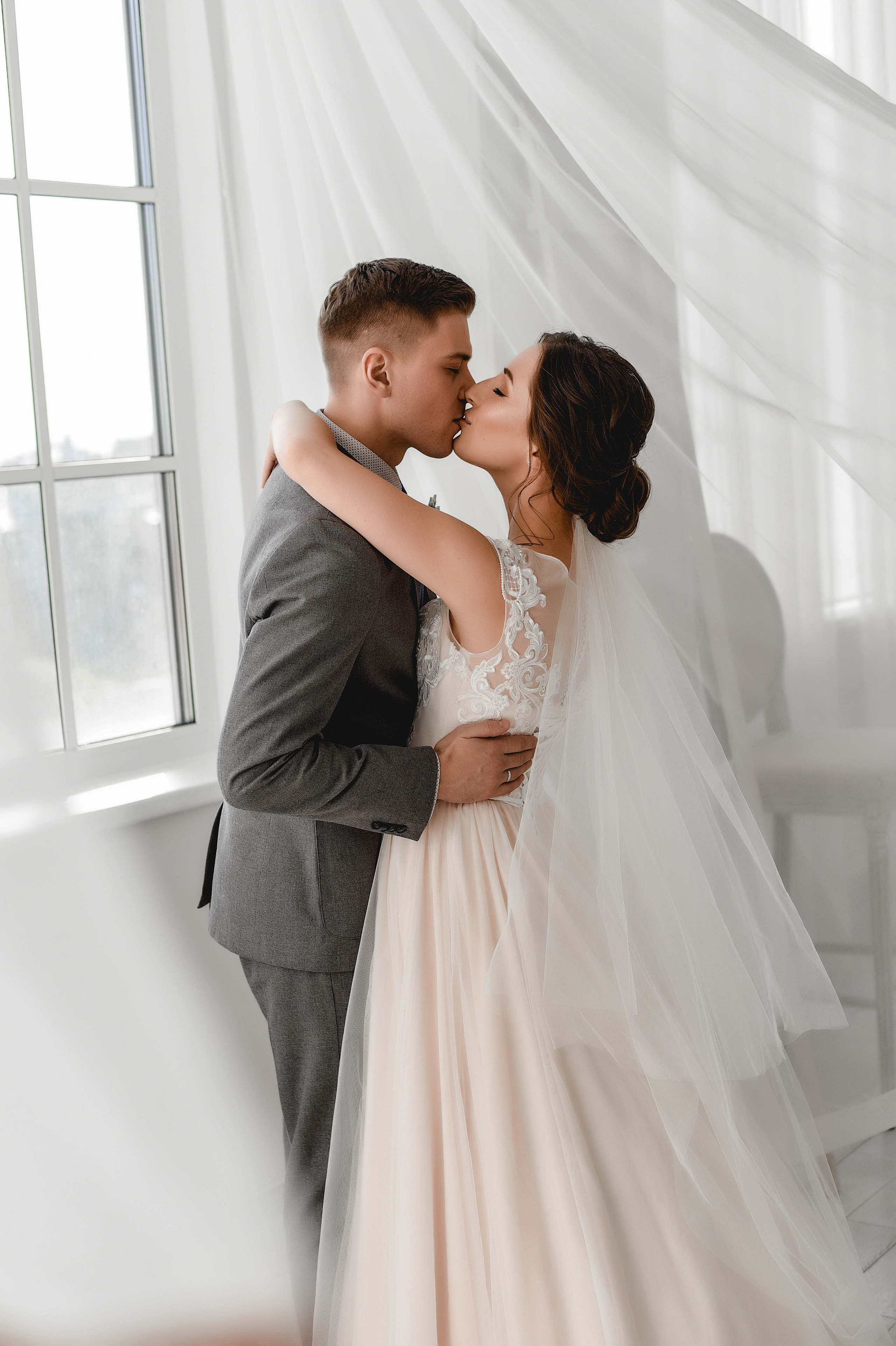 Красивая и нежная студийная серия Коли и Оли. Свадебный, семейный, детский, контент фотограф в Омске Максим Ильин