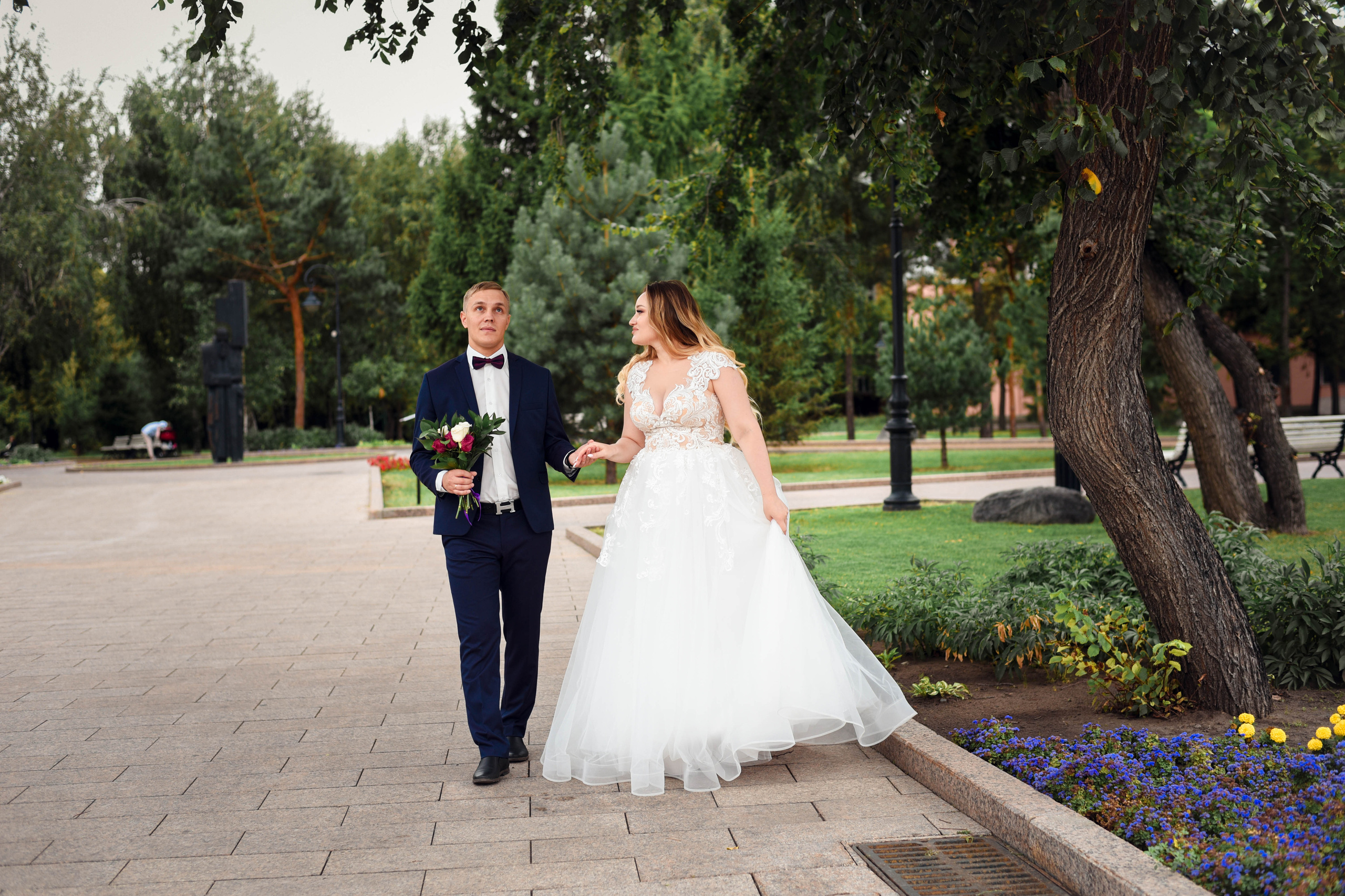 Летняя серия кадров с прогулки Александра и Юлии. Свадебный, семейный, детский, контент фотограф в Омске Максим Ильин