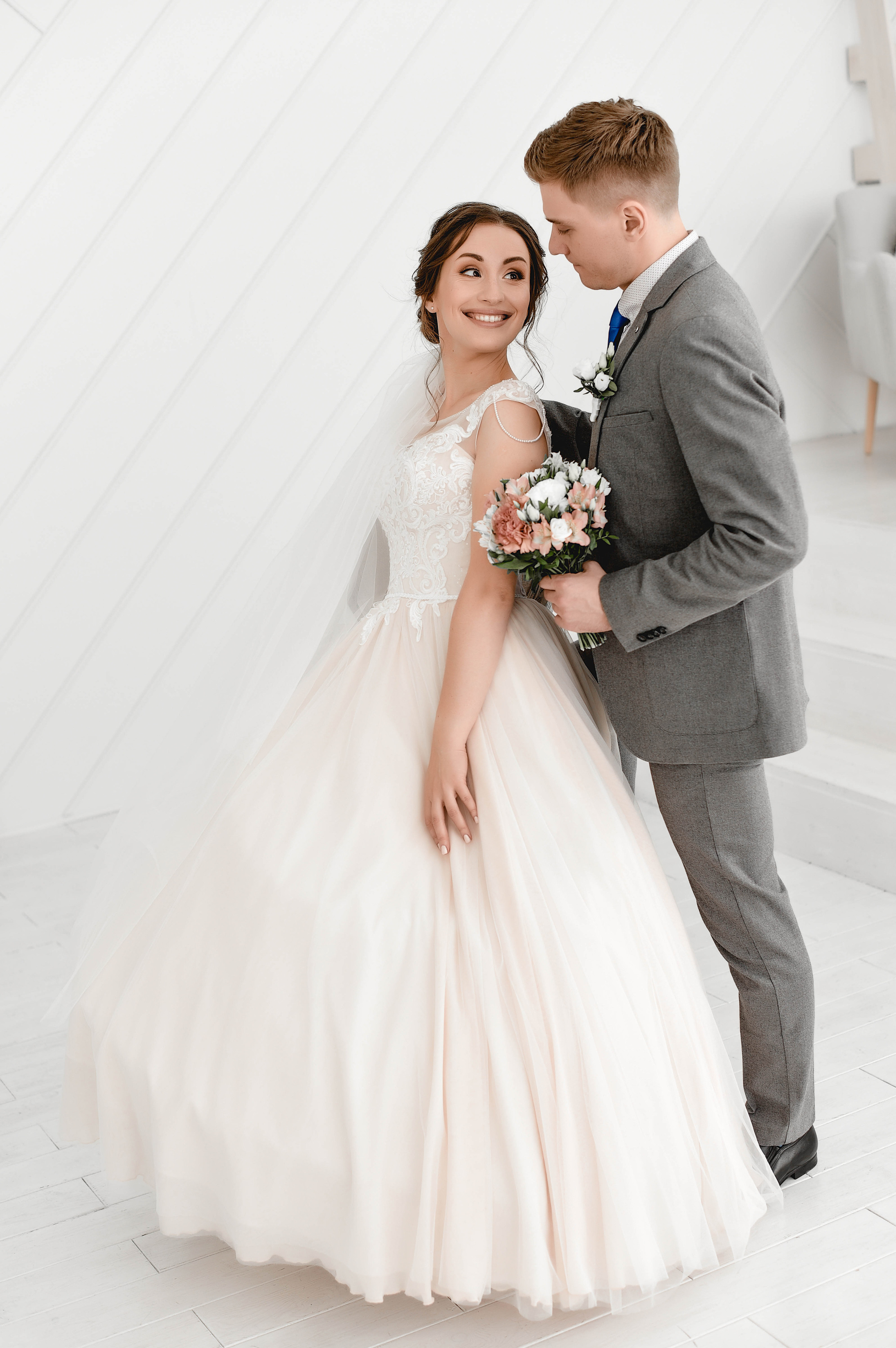 Красивая и нежная студийная серия Коли и Оли. Свадебный, семейный, детский, контент фотограф в Омске Максим Ильин