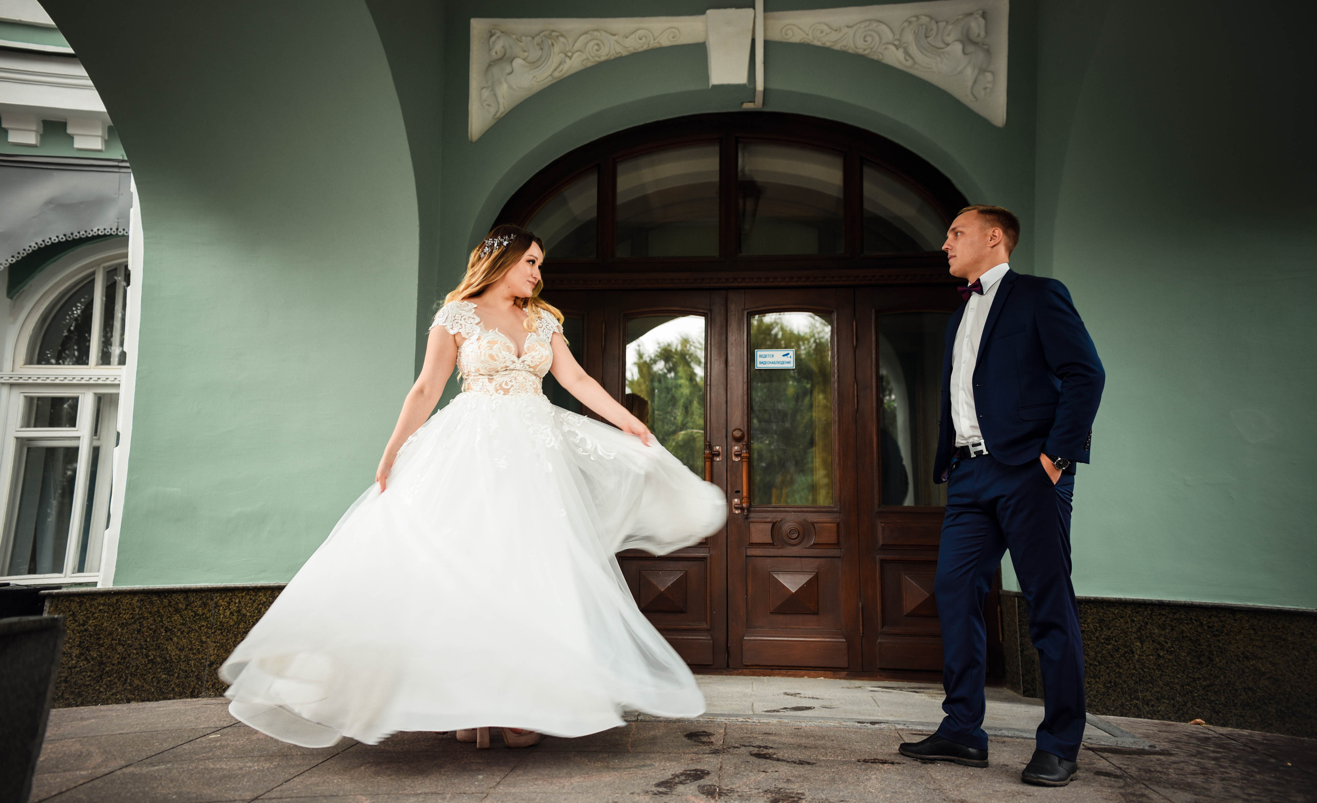 Летняя серия кадров с прогулки Александра и Юлии. Свадебный, семейный, детский, контент фотограф в Омске Максим Ильин