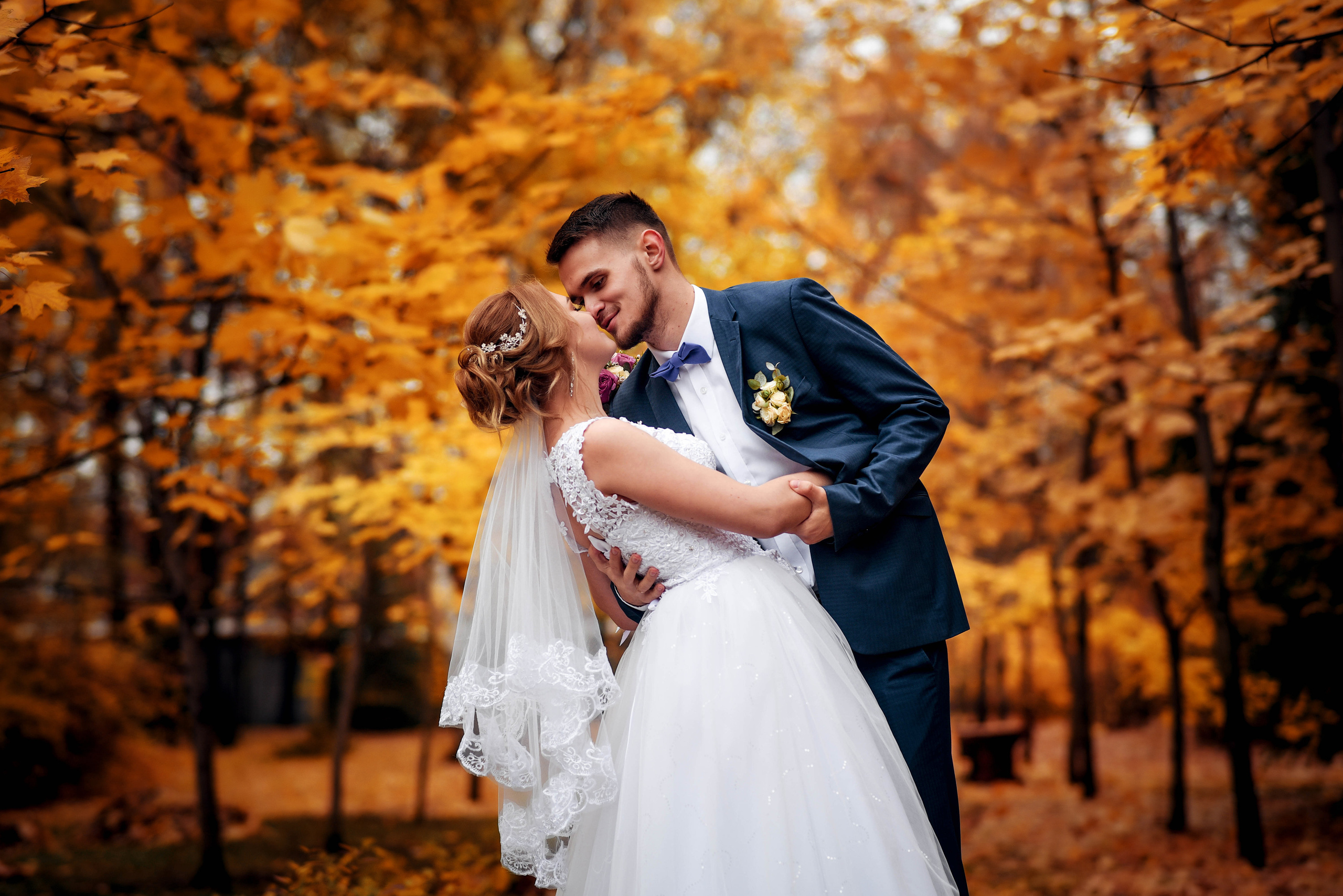 Осенняя свадебная серия Александра и Кристины. Свадебный, семейный, детский, контент фотограф в Омске Максим Ильин