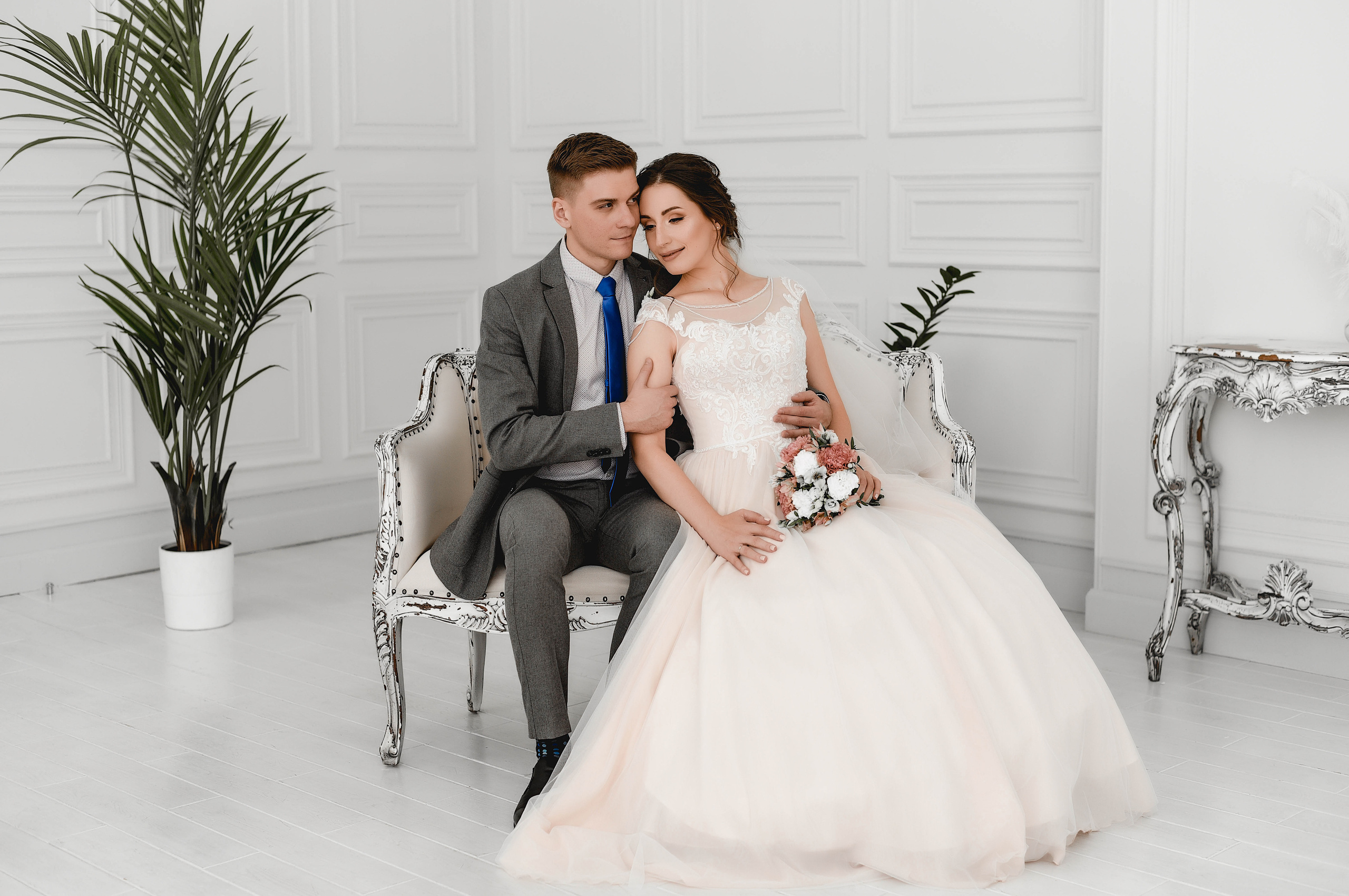 Красивая и нежная студийная серия Коли и Оли. Свадебный, семейный, детский, контент фотограф в Омске Максим Ильин