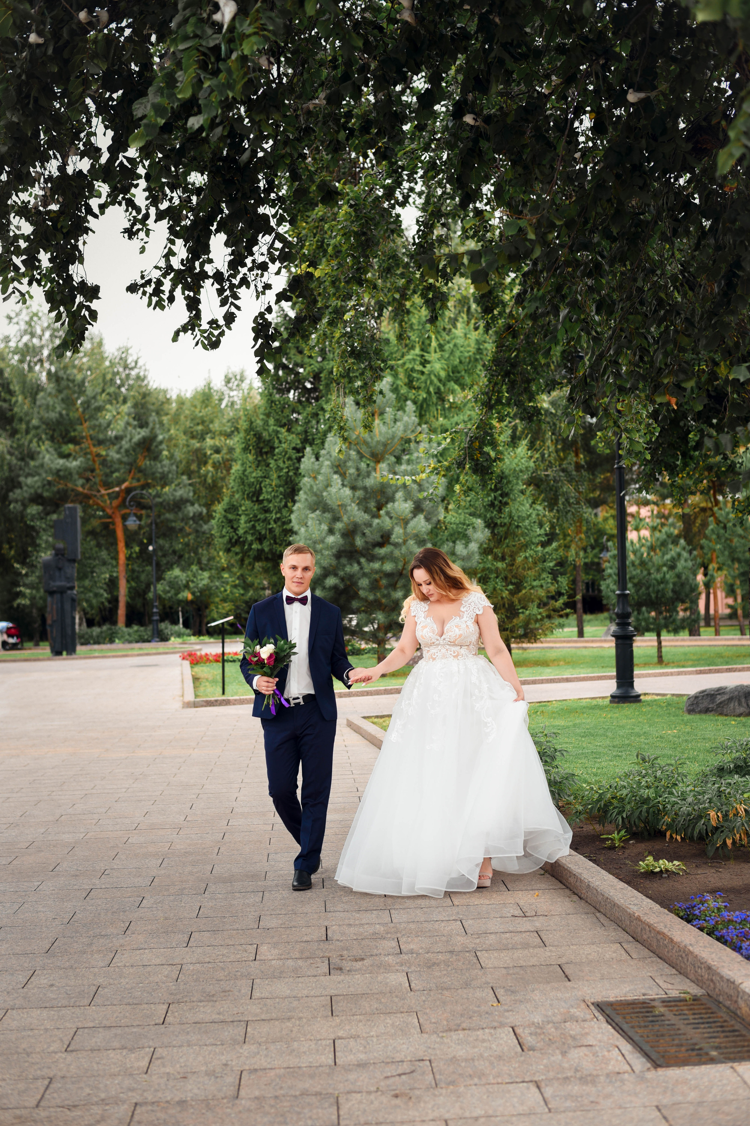 Летняя серия кадров с прогулки Александра и Юлии. Свадебный, семейный, детский, контент фотограф в Омске Максим Ильин