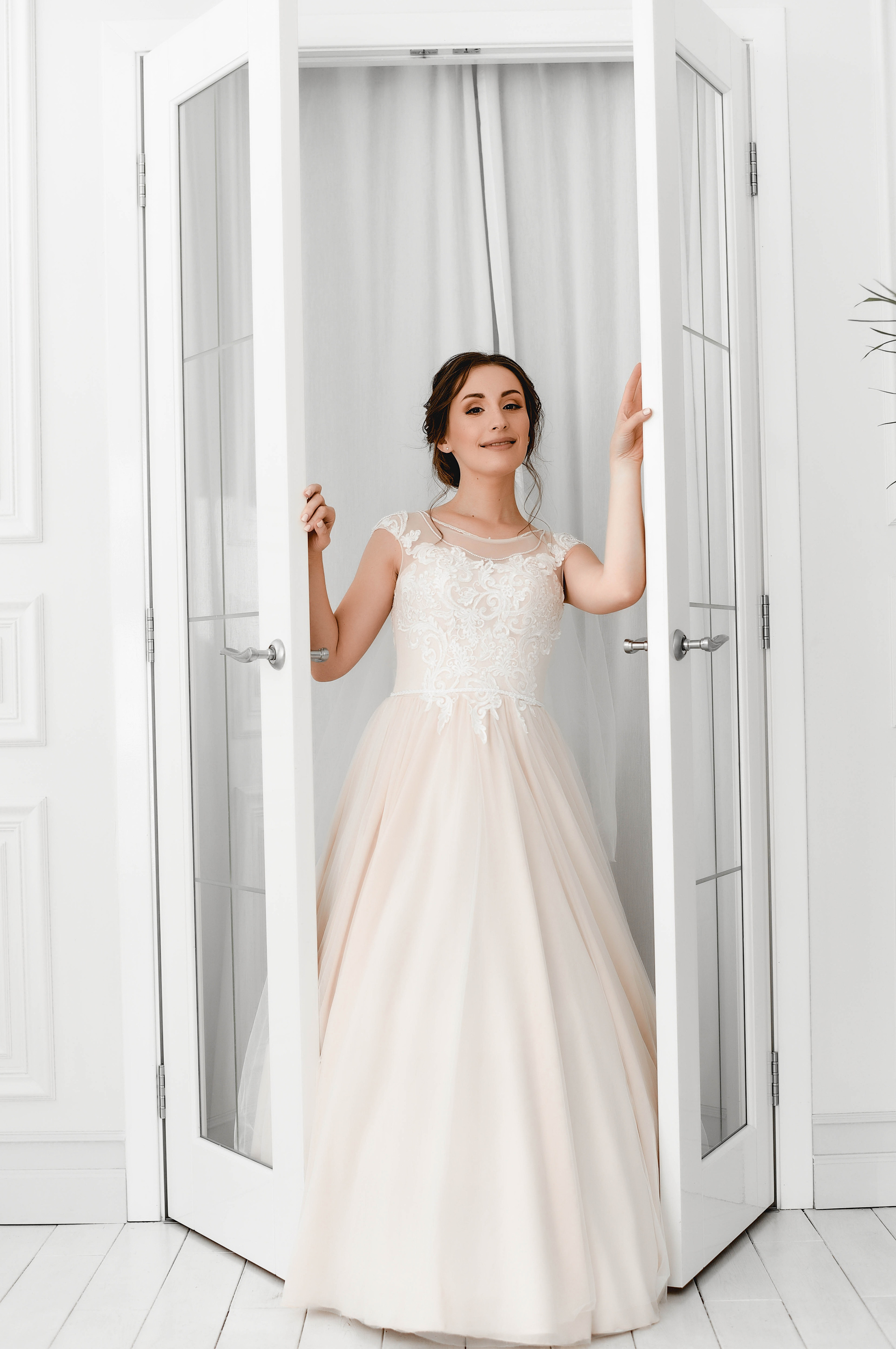 Красивая и нежная студийная серия Коли и Оли. Свадебный, семейный, детский, контент фотограф в Омске Максим Ильин