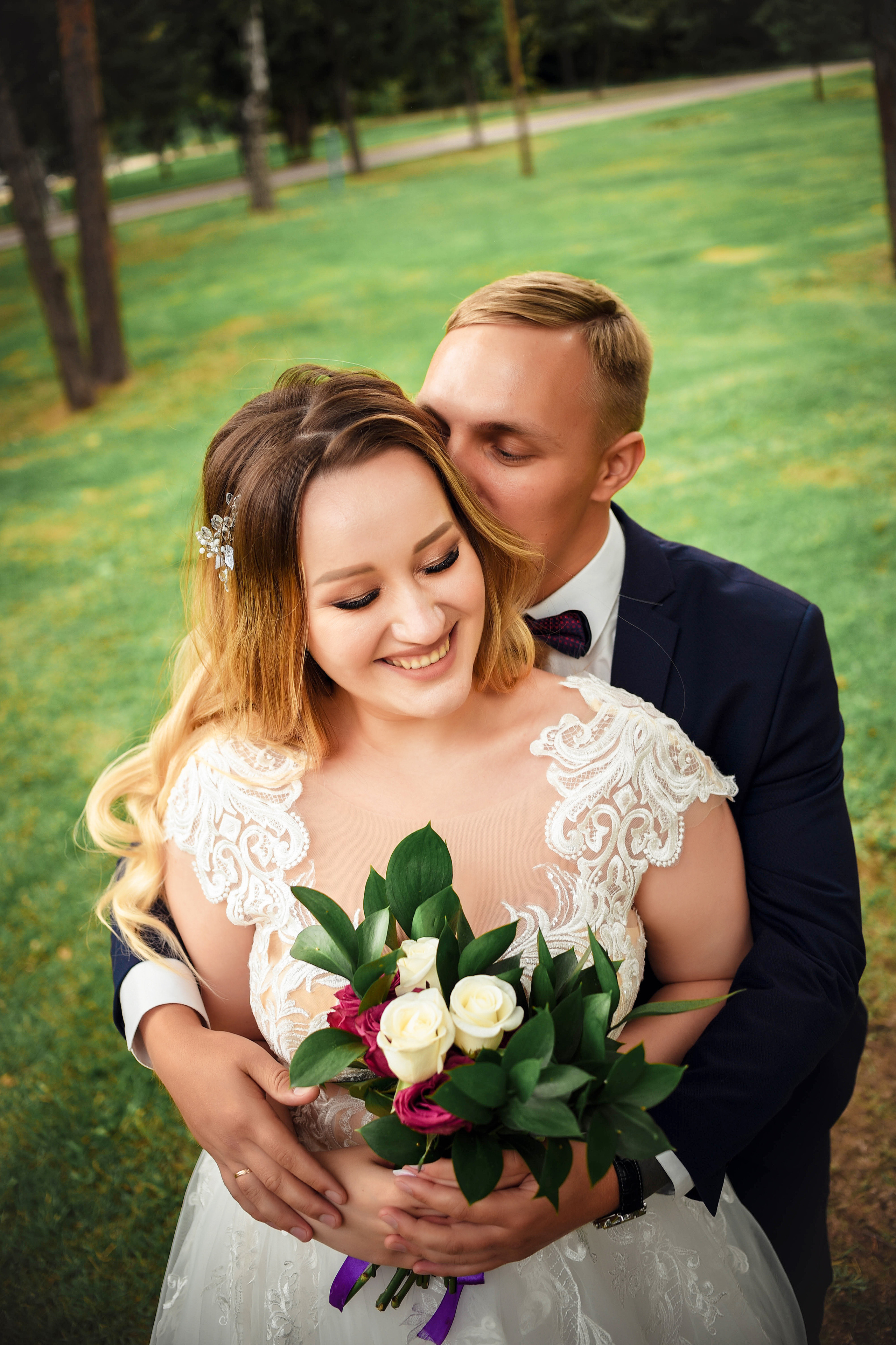 Летняя серия кадров с прогулки Александра и Юлии. Свадебный, семейный, детский, контент фотограф в Омске Максим Ильин