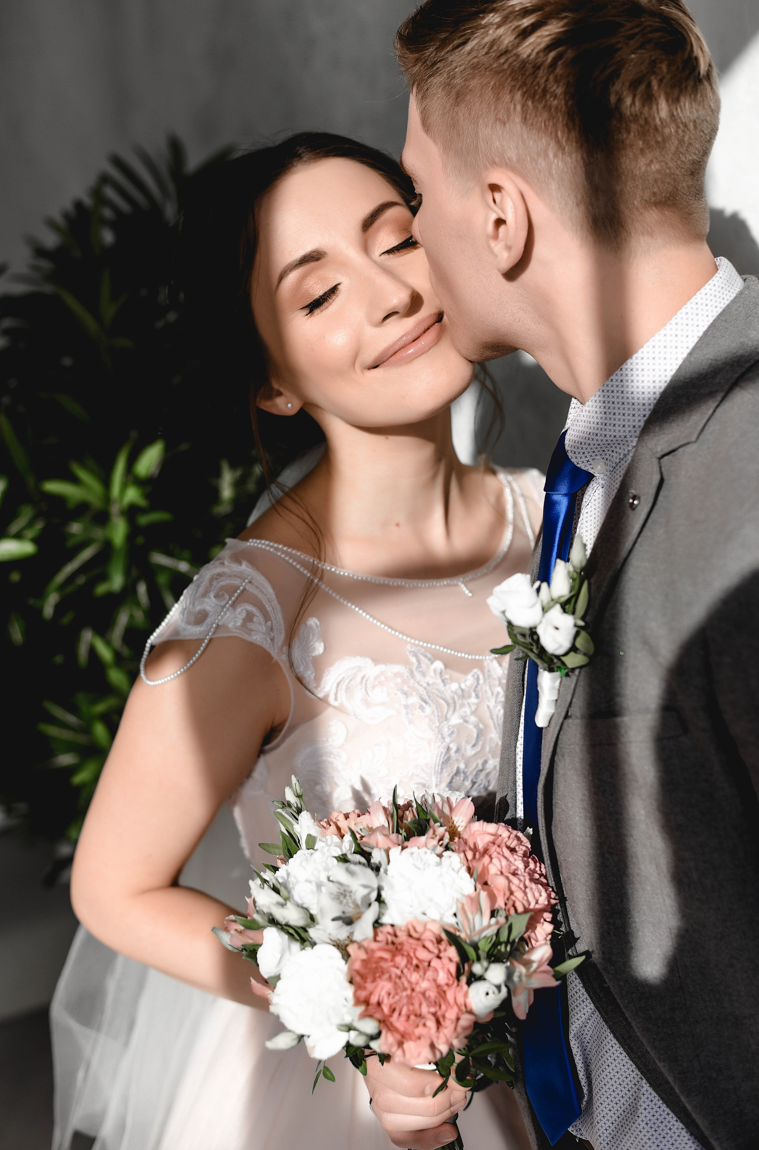 Красивая и нежная студийная серия Коли и Оли. Свадебный, семейный, детский, контент фотограф в Омске Максим Ильин