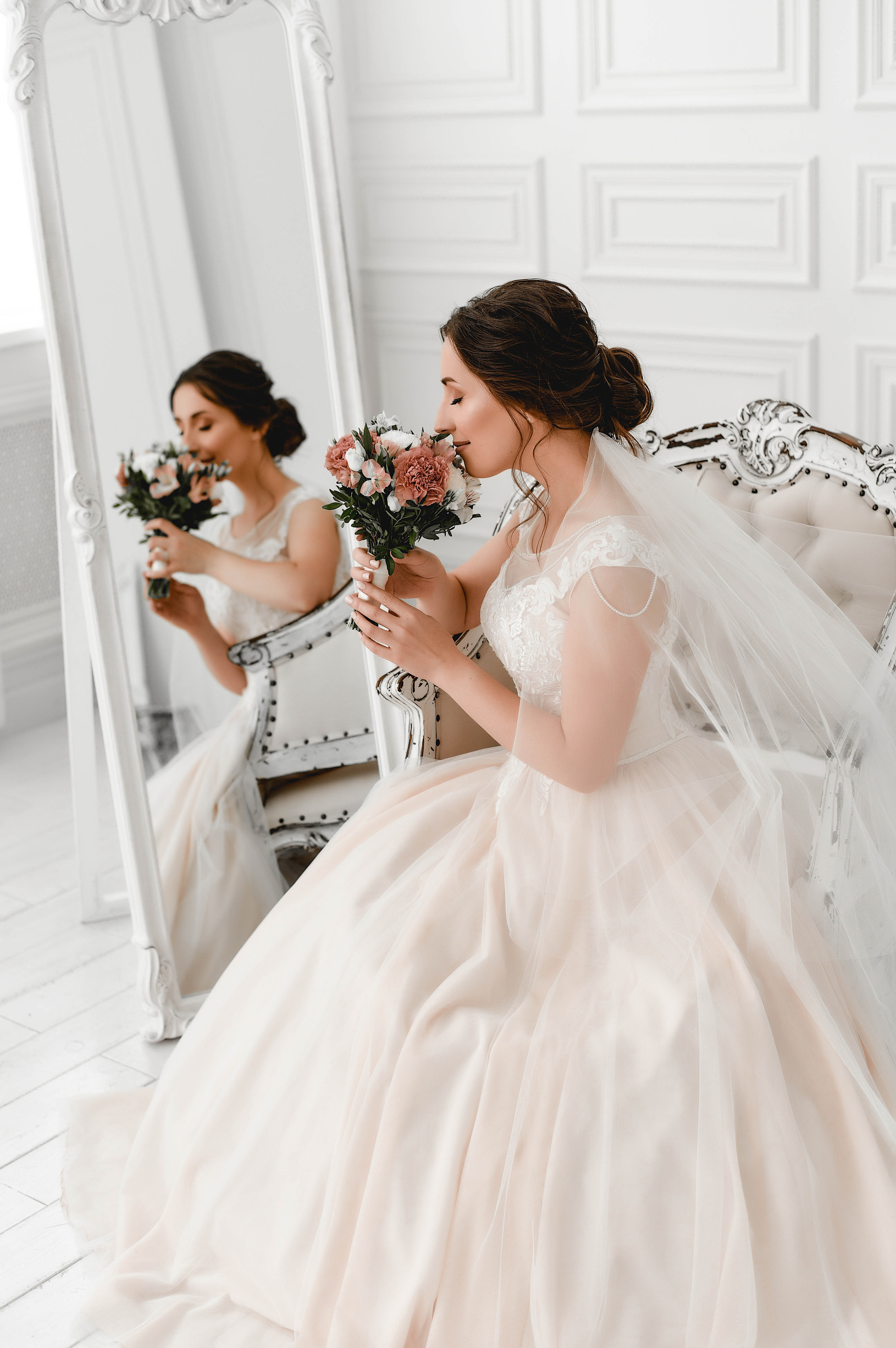 Красивая и нежная студийная серия Коли и Оли. Свадебный, семейный, детский, контент фотограф в Омске Максим Ильин