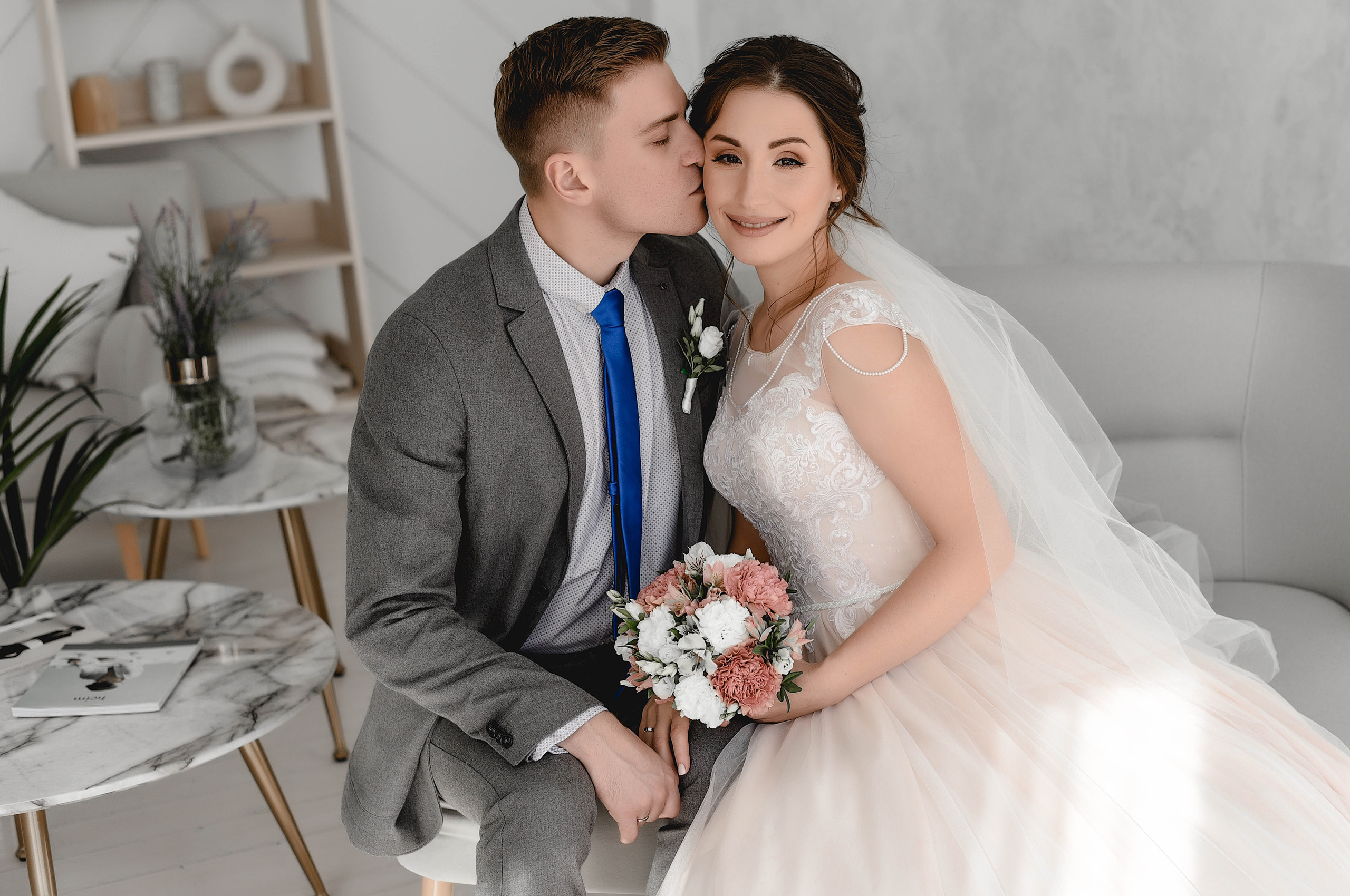 Красивая и нежная студийная серия Коли и Оли. Свадебный, семейный, детский, контент фотограф в Омске Максим Ильин