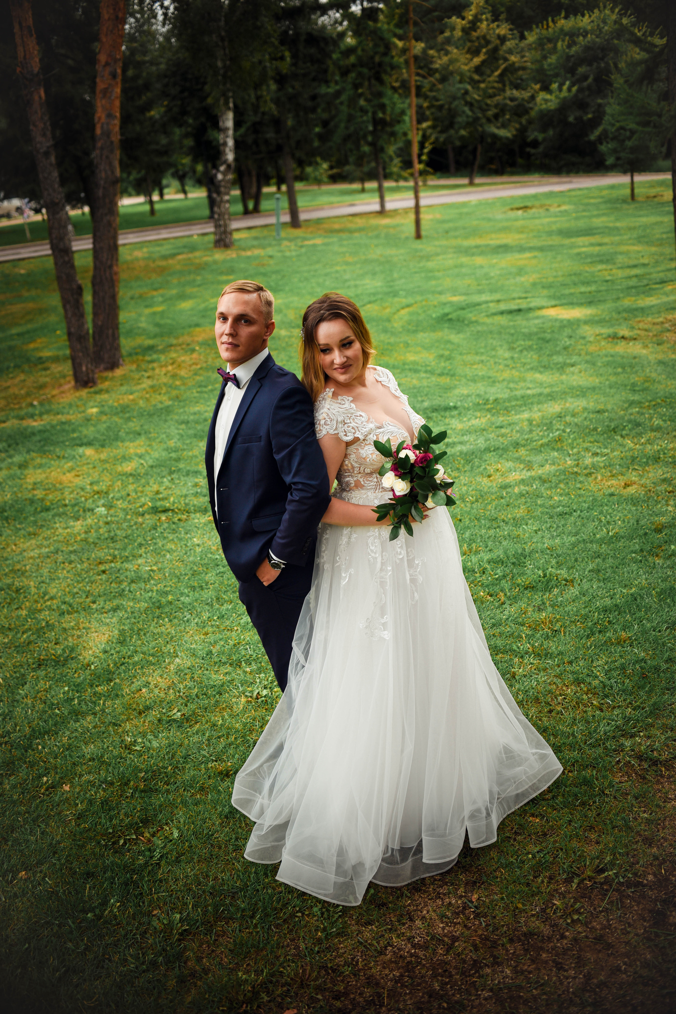 Летняя серия кадров с прогулки Александра и Юлии. Свадебный, семейный, детский, контент фотограф в Омске Максим Ильин