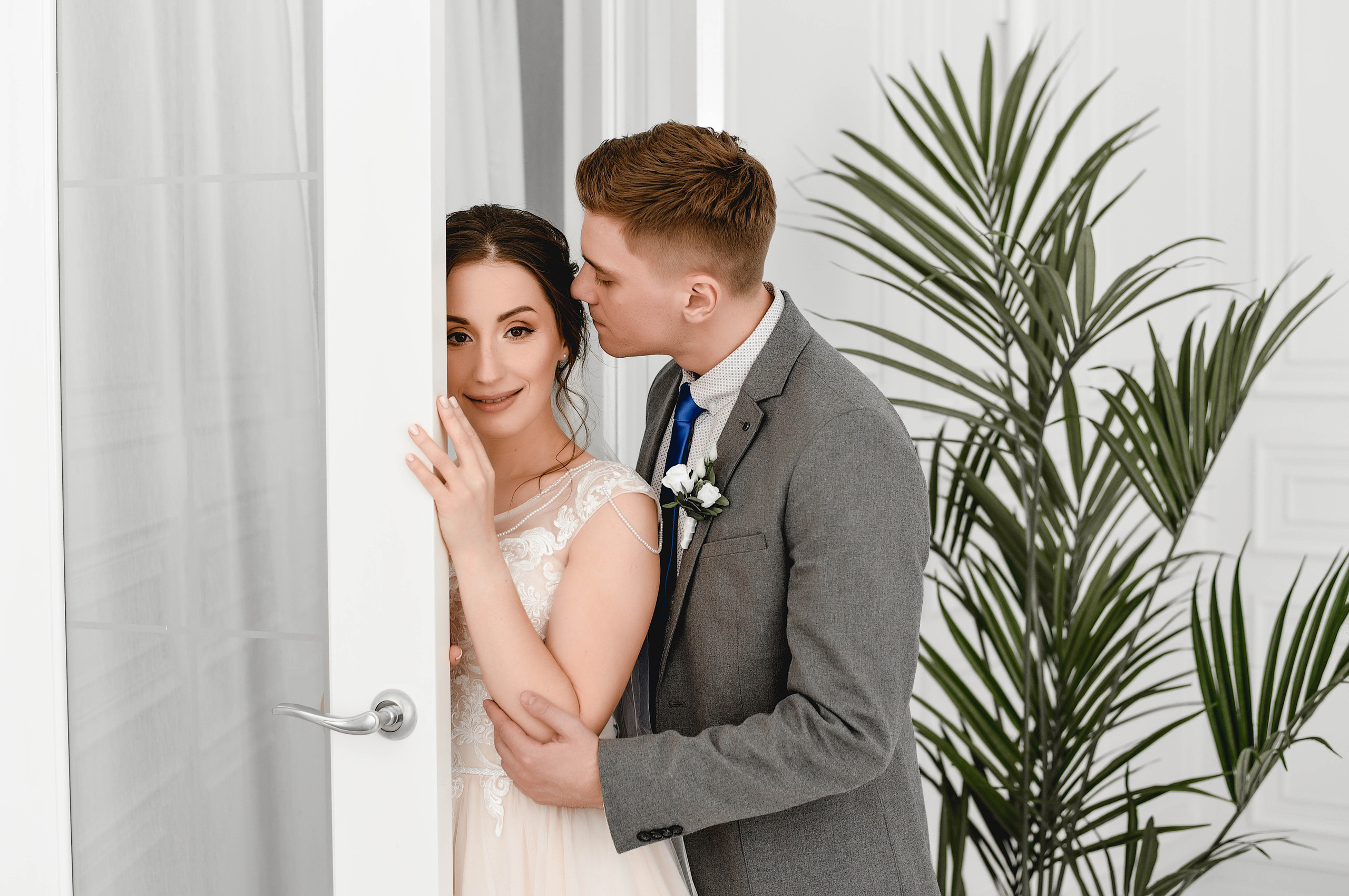 Красивая и нежная студийная серия Коли и Оли. Свадебный, семейный, детский, контент фотограф в Омске Максим Ильин