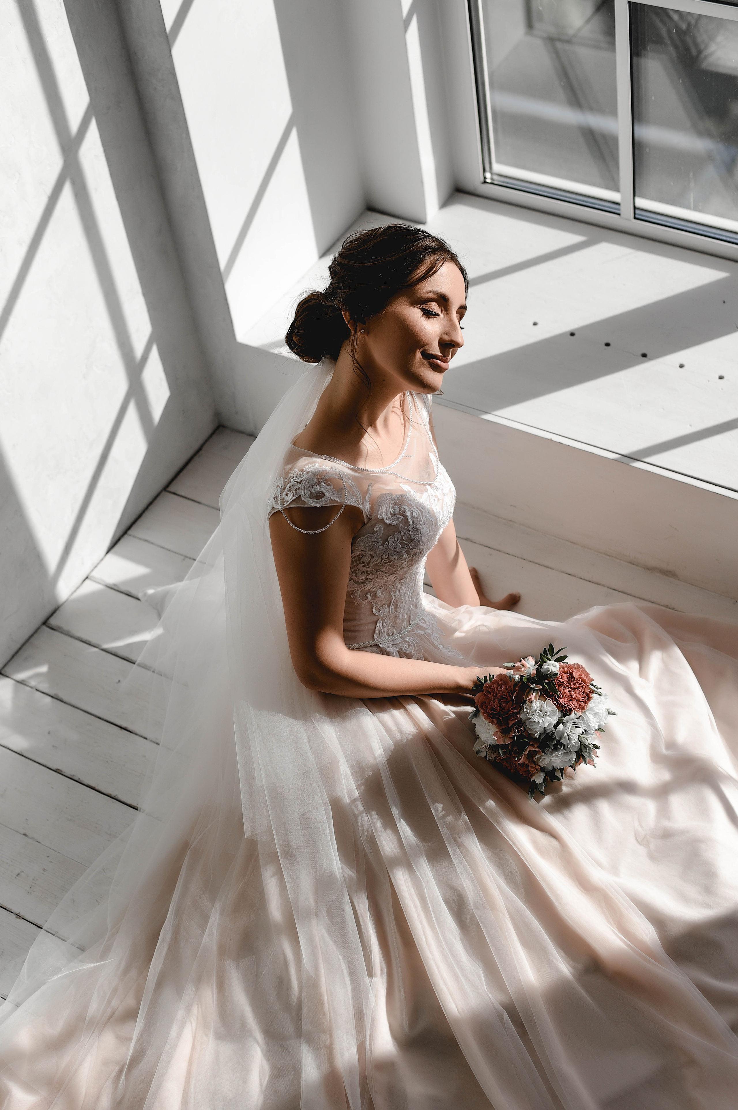 Красивая и нежная студийная серия Коли и Оли. Свадебный, семейный, детский, контент фотограф в Омске Максим Ильин