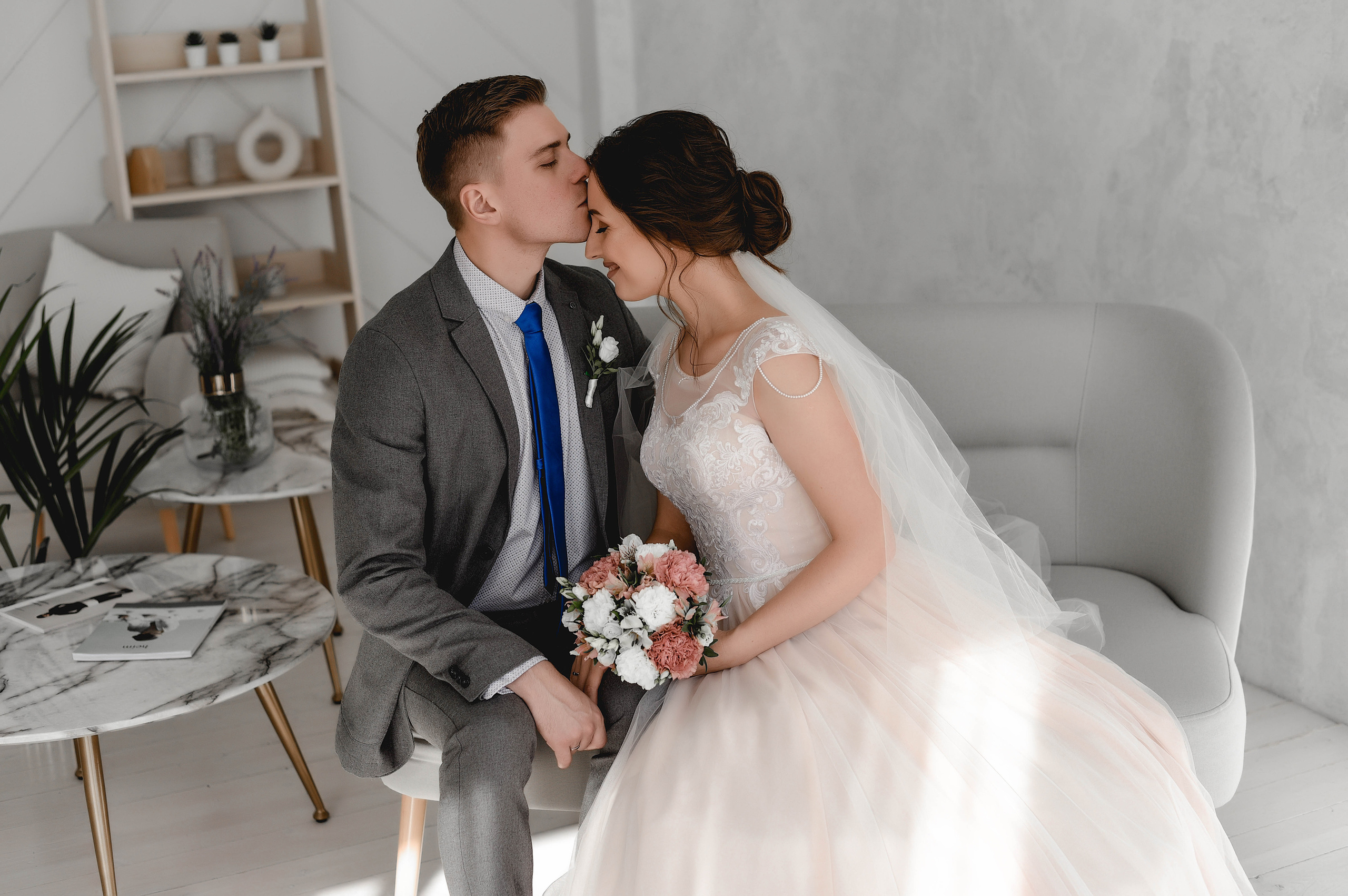 Красивая и нежная студийная серия Коли и Оли. Свадебный, семейный, детский, контент фотограф в Омске Максим Ильин