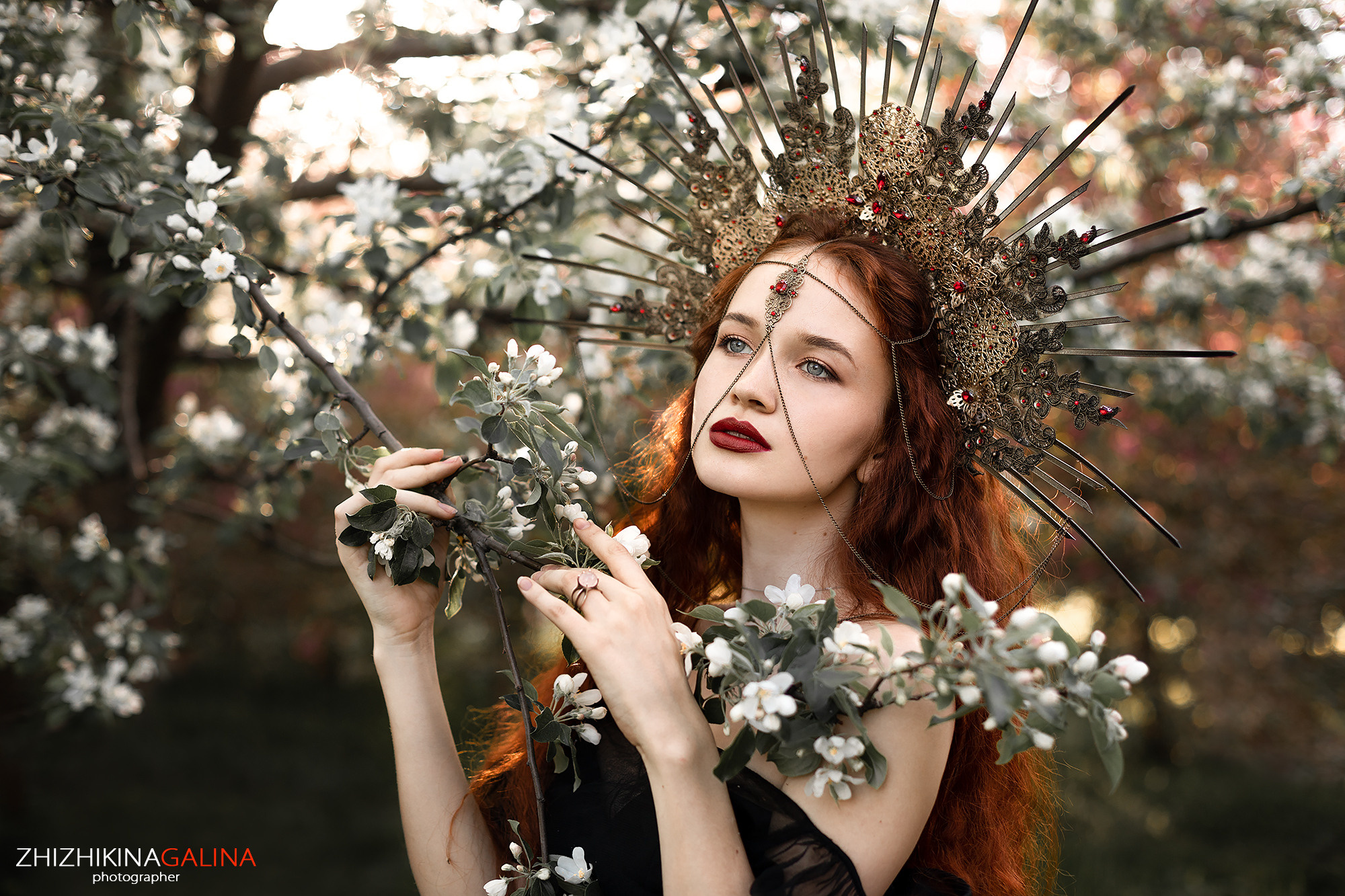 женский фотограф, фотогпрогулка, уличная фотосессия, фотосессия на улице, фотосессия в цветении, портретный фотограф, портретная фотосессия, фотограф москва, фотограф в москве, жижикина галина, женский портрет
