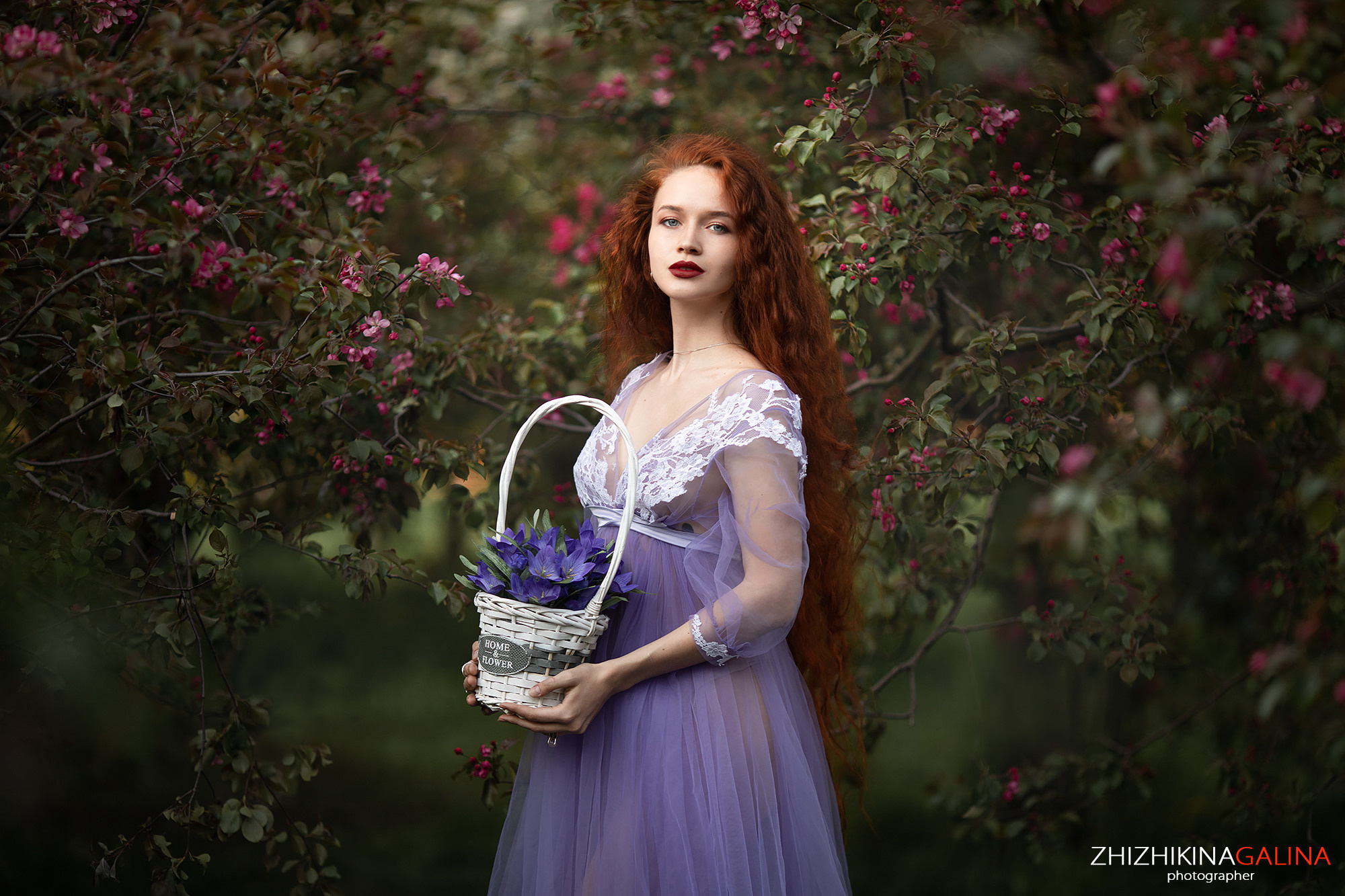 женский фотограф, фотогпрогулка, уличная фотосессия, фотосессия на улице, фотосессия в цветении, портретный фотограф, портретная фотосессия, фотограф москва, фотограф в москве, жижикина галина, женский портрет