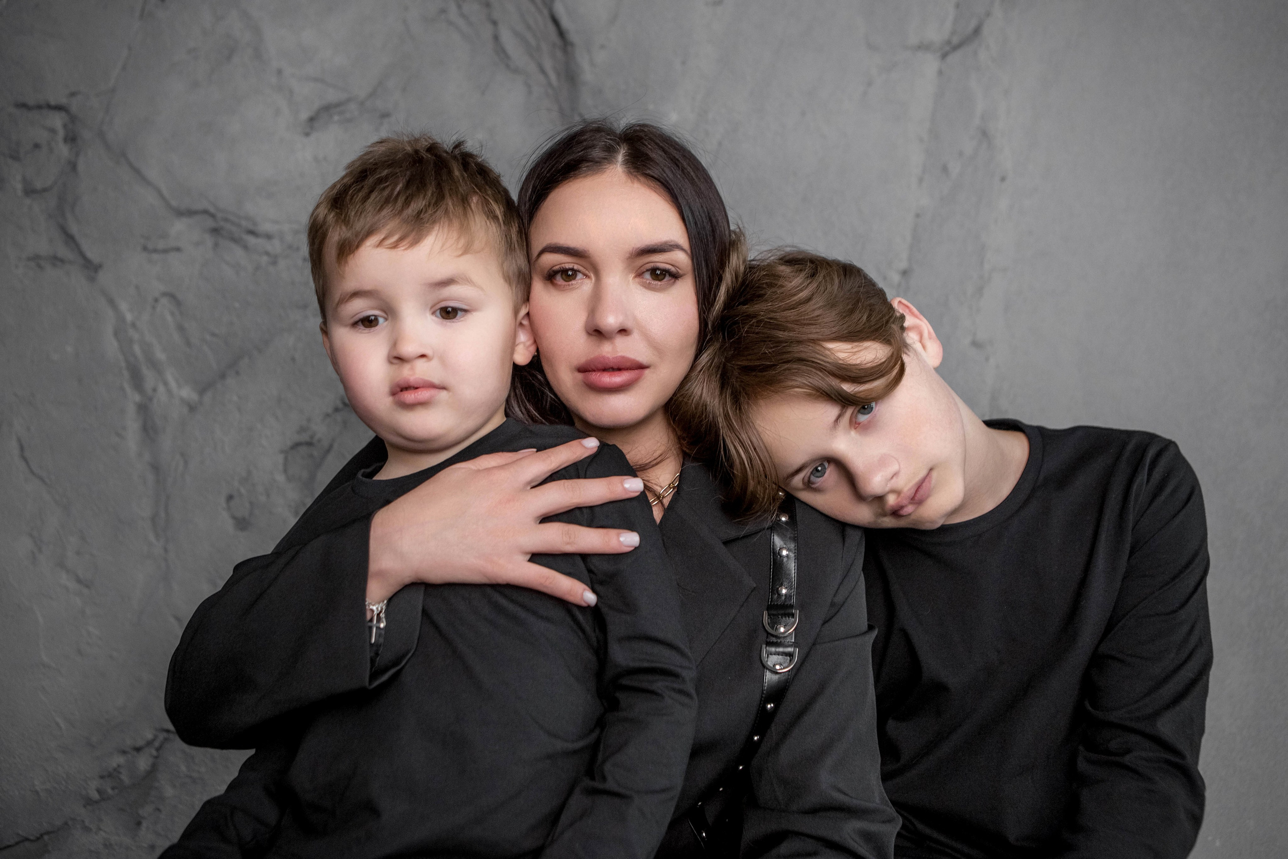 Мама и сыновья. Фотограф Екатерина Голицына