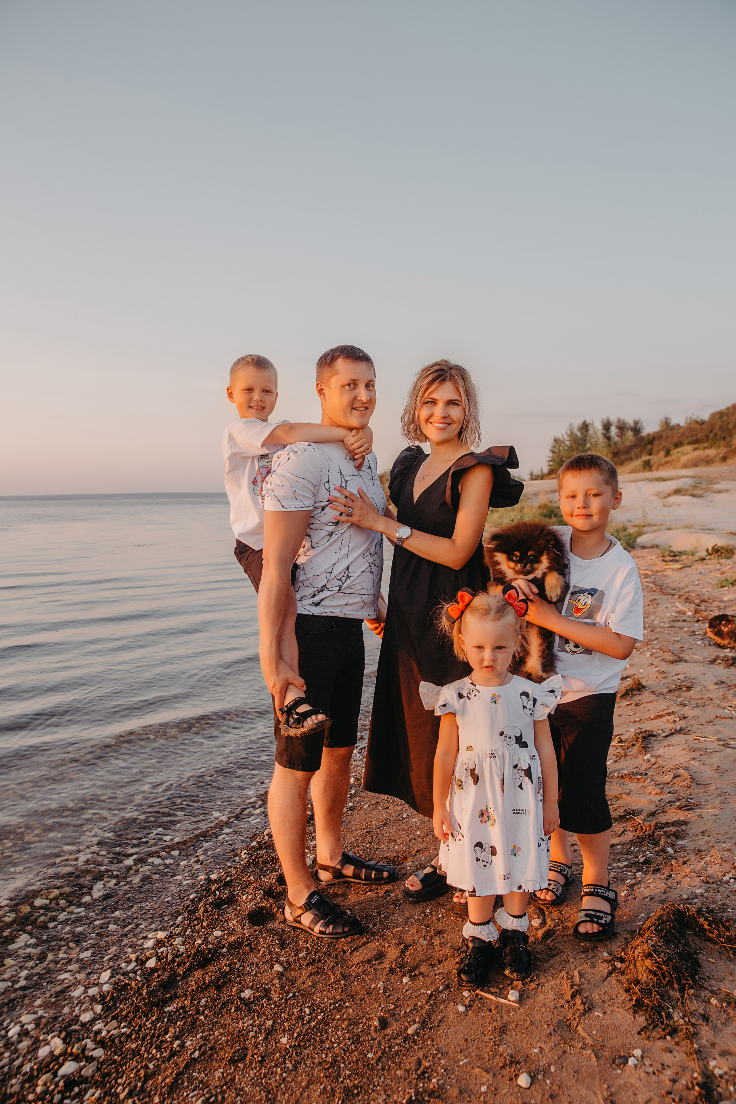 Прогулка у реки на закате. Свадебный, семейный и детский фотограф Набережные Челны