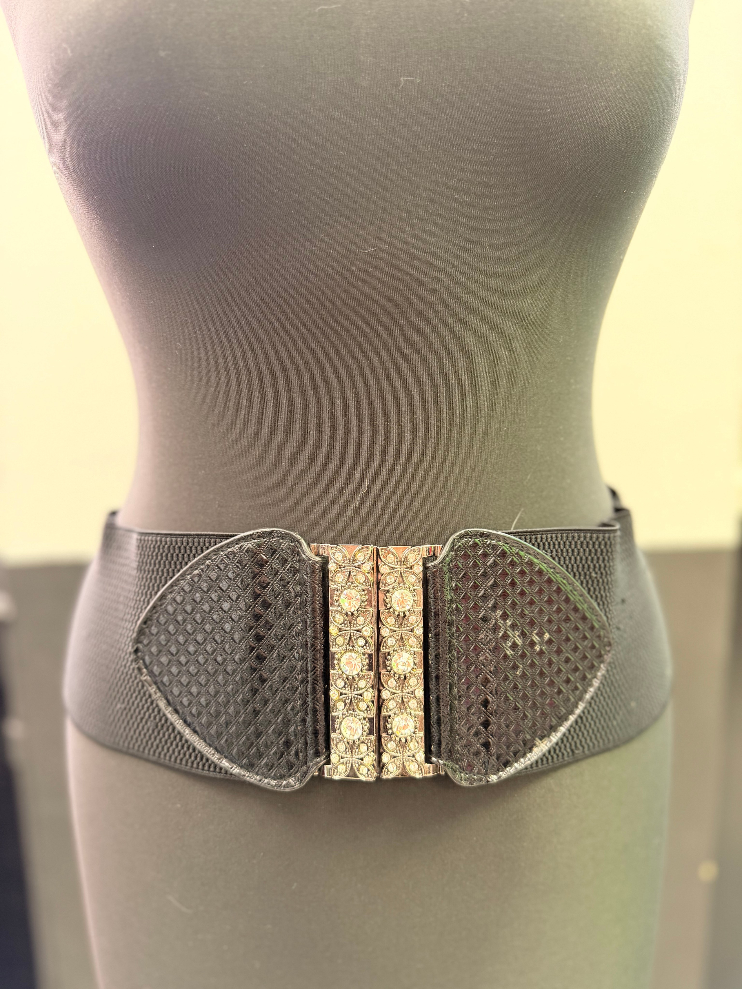 Корсеты в аренду. Аренда костюмов, платьев и реквизита для фотосессий на Камчатке