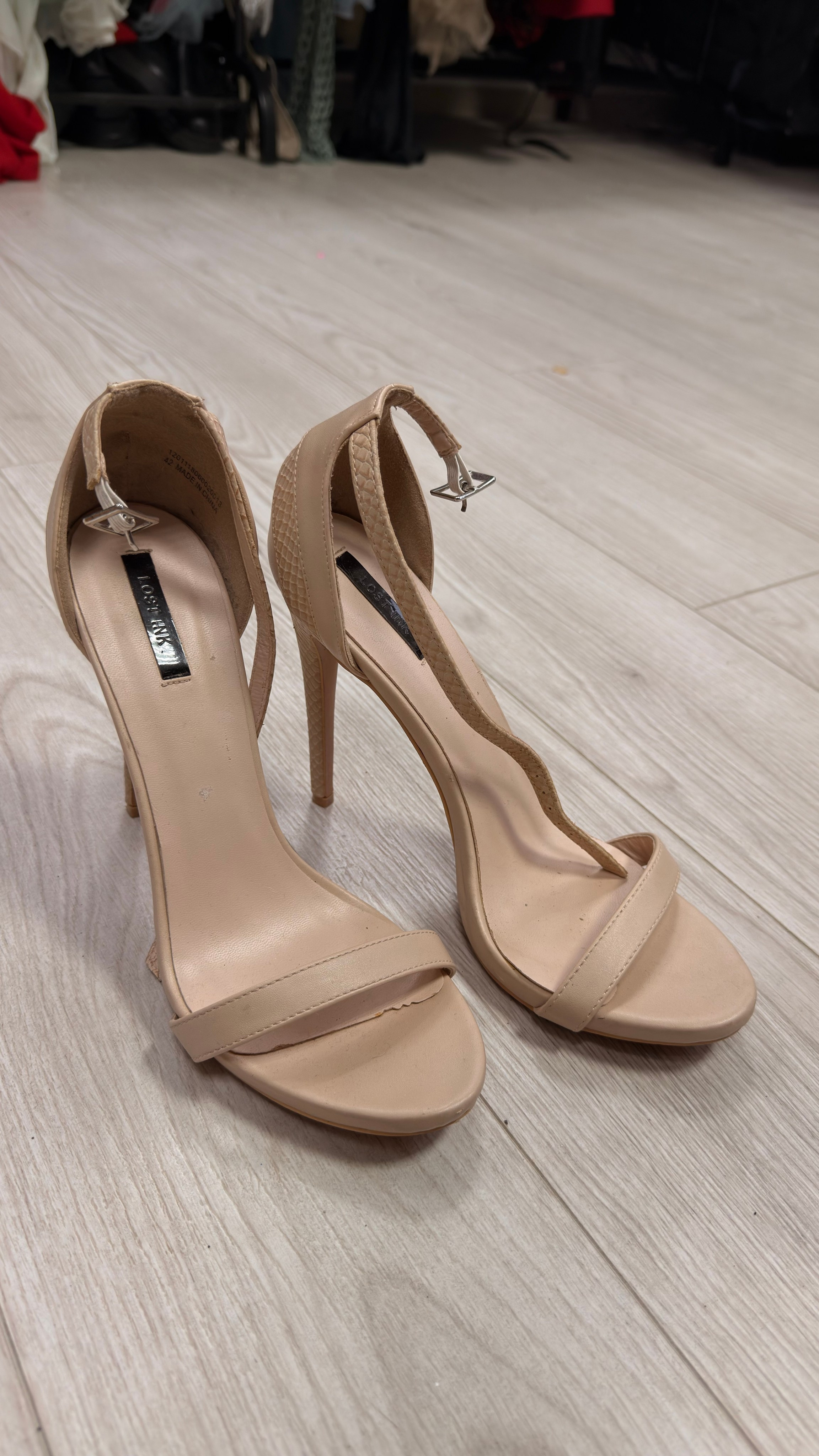 Туфли в аренду. Аренда костюмов, платьев и реквизита для фотосессий на Камчатке