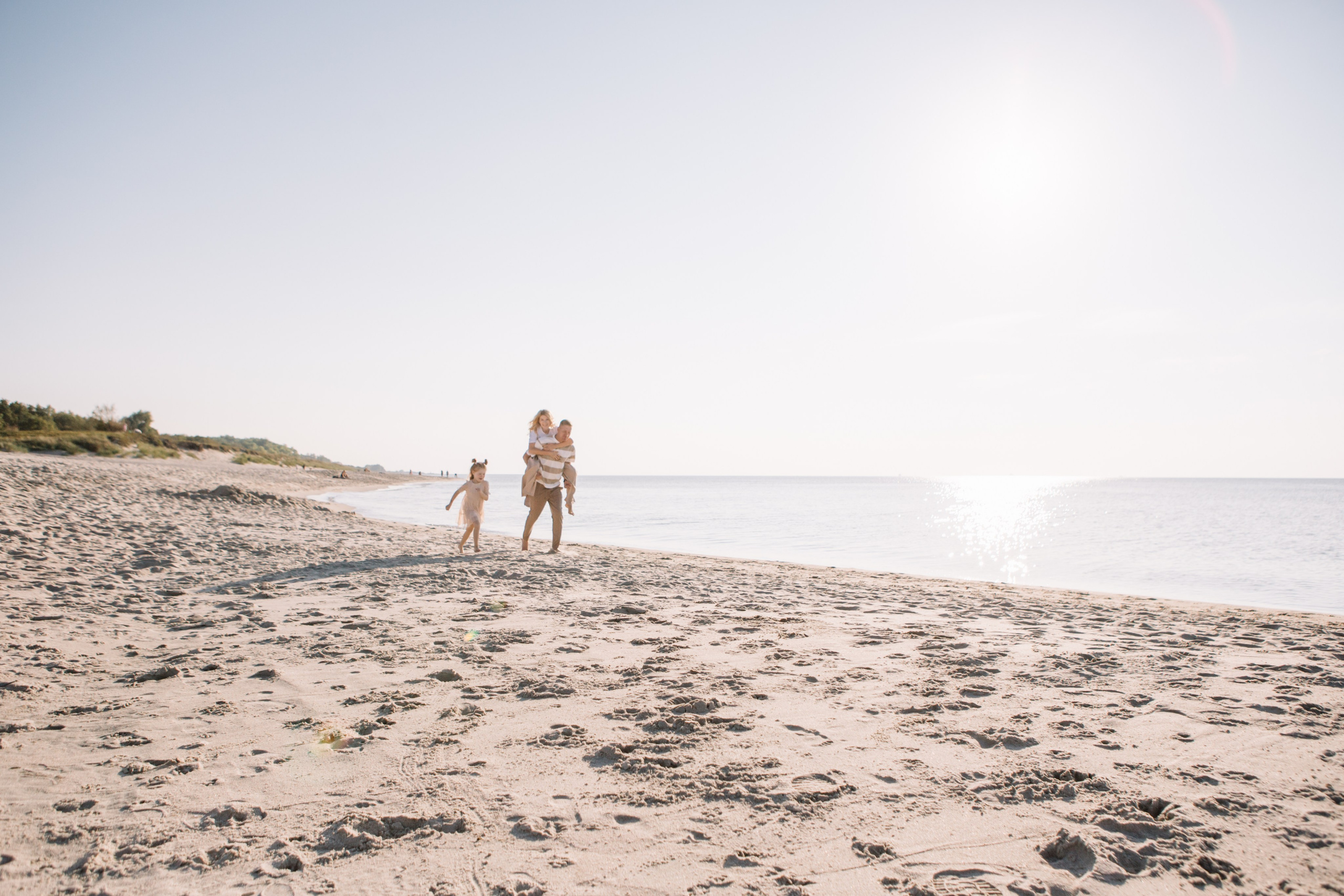 Алексей и Наталья. Семейная фотосессия на море. Семейный фотограф в Калининграде Анастасия Юрина