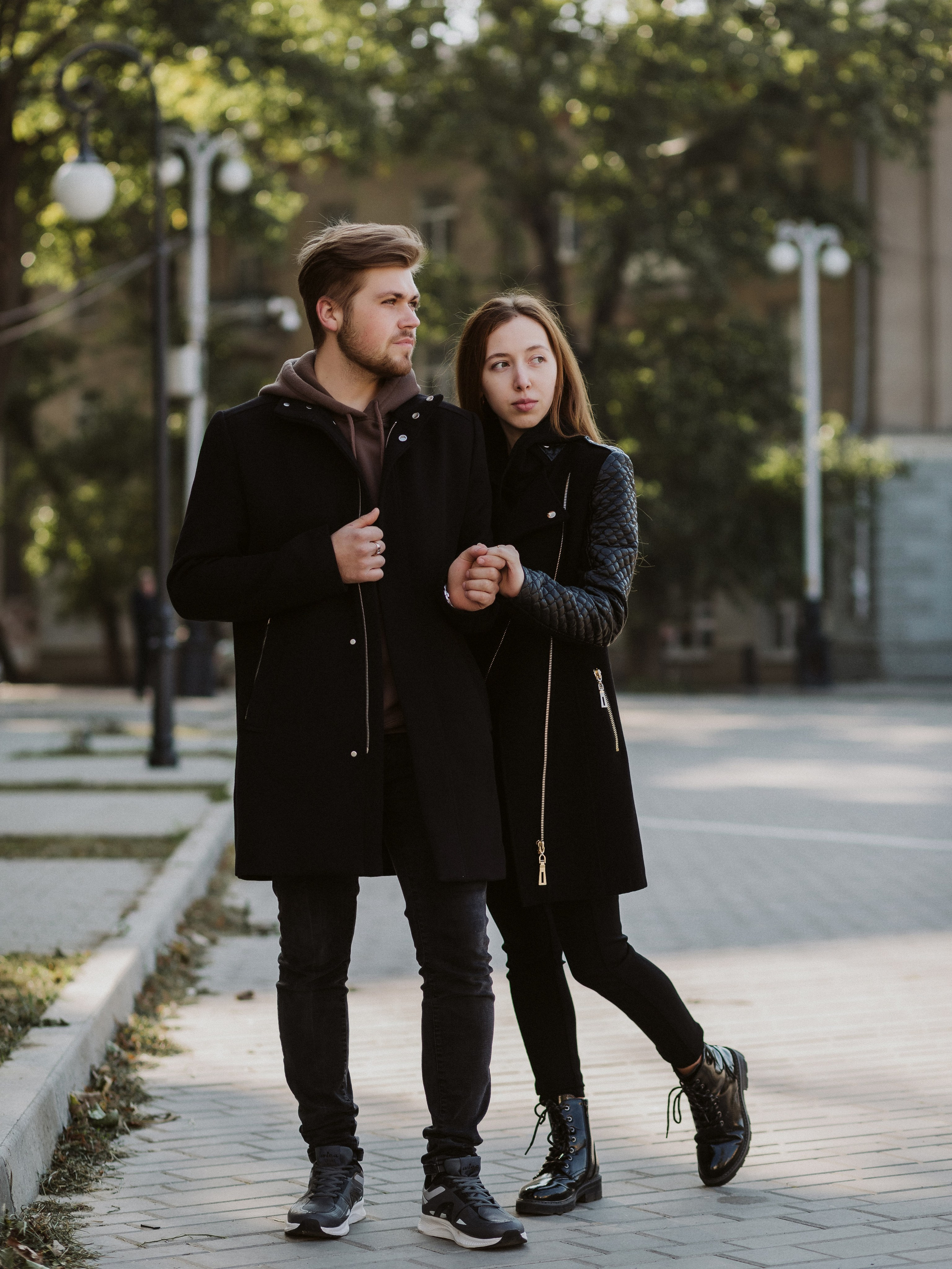 Фотосессия Лёши и Насти на Октябрьской площади Таганрога. Свадебный и семейный фотограф в Таганроге Бакарюк Антон