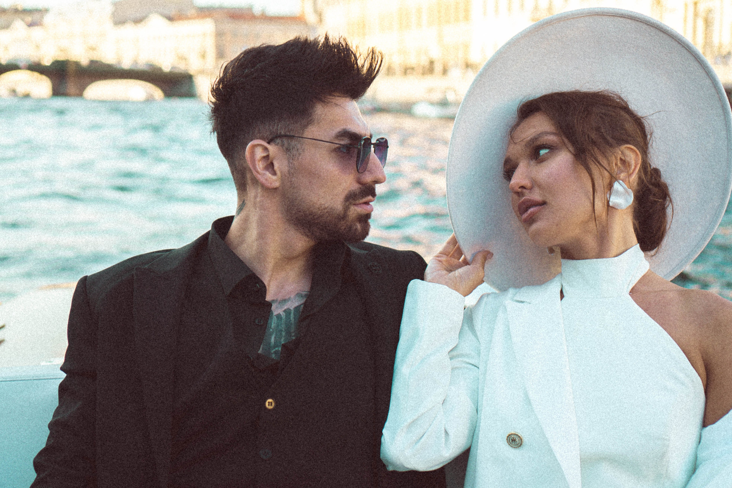 СВАДЕНБНАЯ СЬЕМКА НА КАТЕРЕ ПО КАНАЛАМ САНКТ-ПЕТЕРБУРГА И В АКВАТОРИИ НЕВЫ. Профессиональный фотограф, Санкт-Петербург — Виктория Богомолова