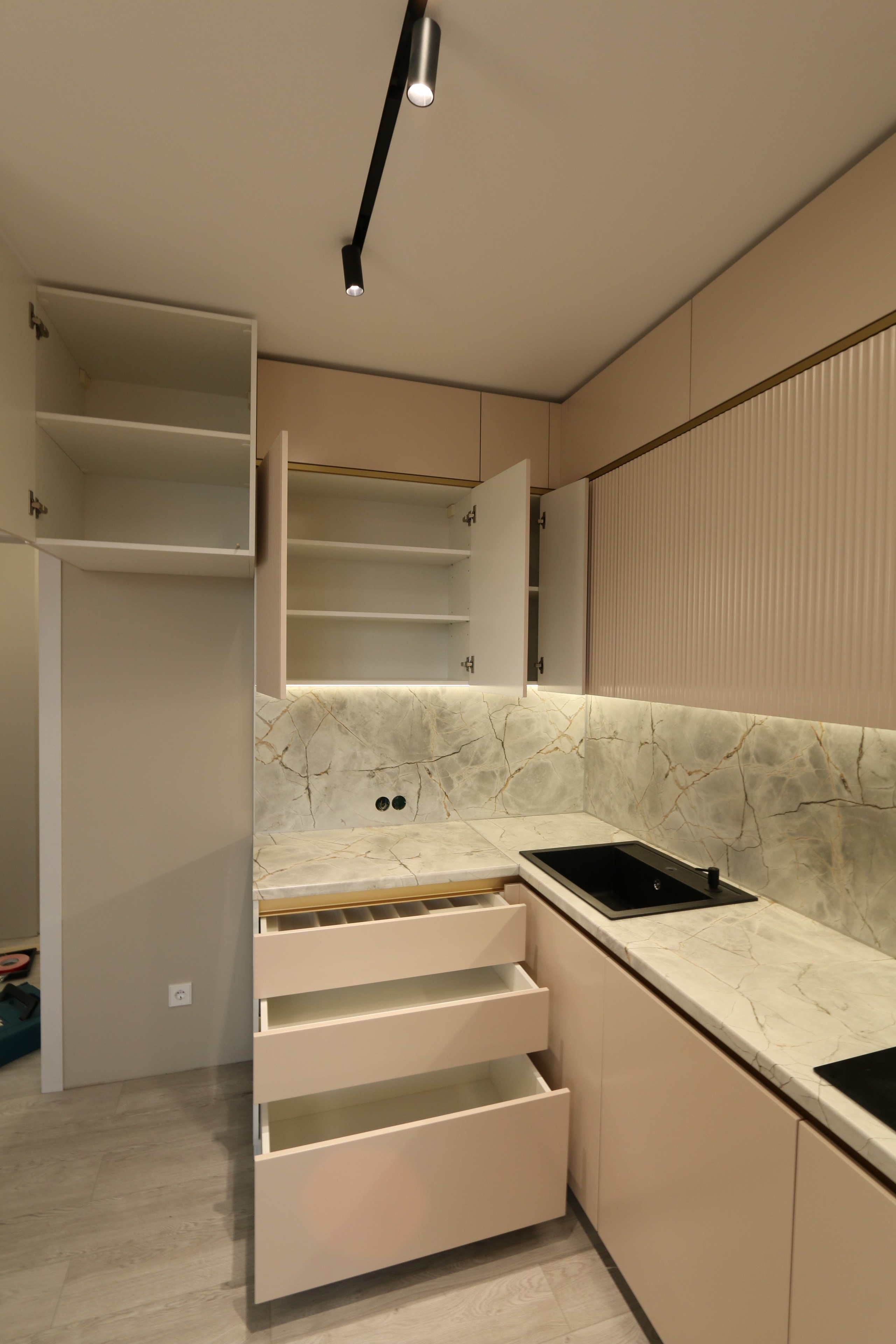 Ул. Гурьевская улица, 177/1. Мебельное ателье РАУМАН