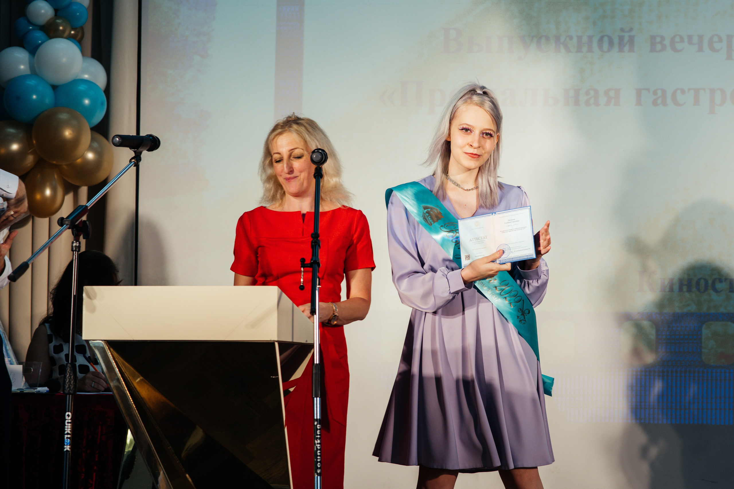 Вручение аттестатов. Выпускные альбомы в Подольске Москве и МО